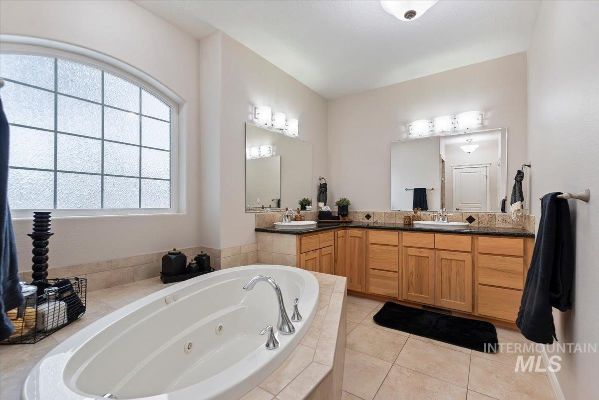 3758 S Merrivale Way, Meridian, Idaho 83642-9230, 4 Bedrooms, 4 Bathrooms, Residential For Sale, Price $899,900, 98979312