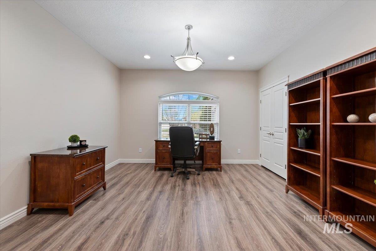 3758 S Merrivale Way, Meridian, Idaho 83642-9230, 4 Bedrooms, 4 Bathrooms, Residential For Sale, Price $899,900,MLS 98979312