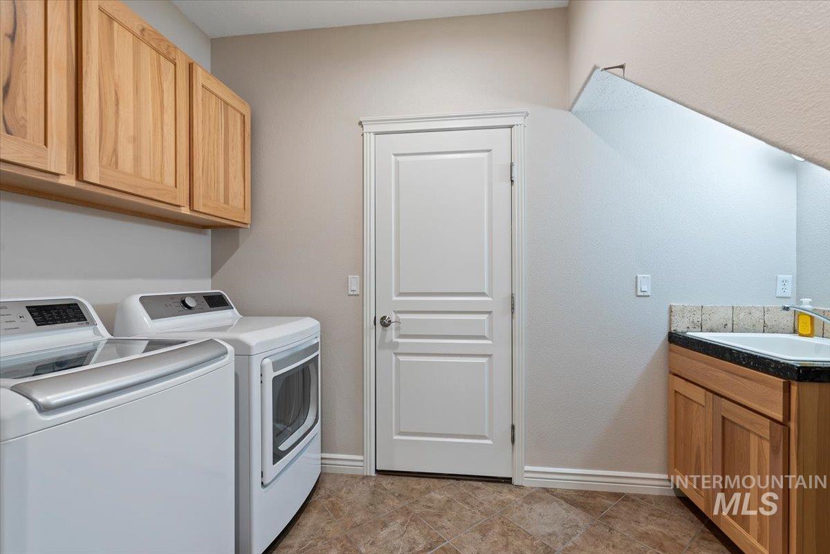 3758 S Merrivale Way, Meridian, Idaho 83642-9230, 4 Bedrooms, 4 Bathrooms, Residential For Sale, Price $899,900, 98979312