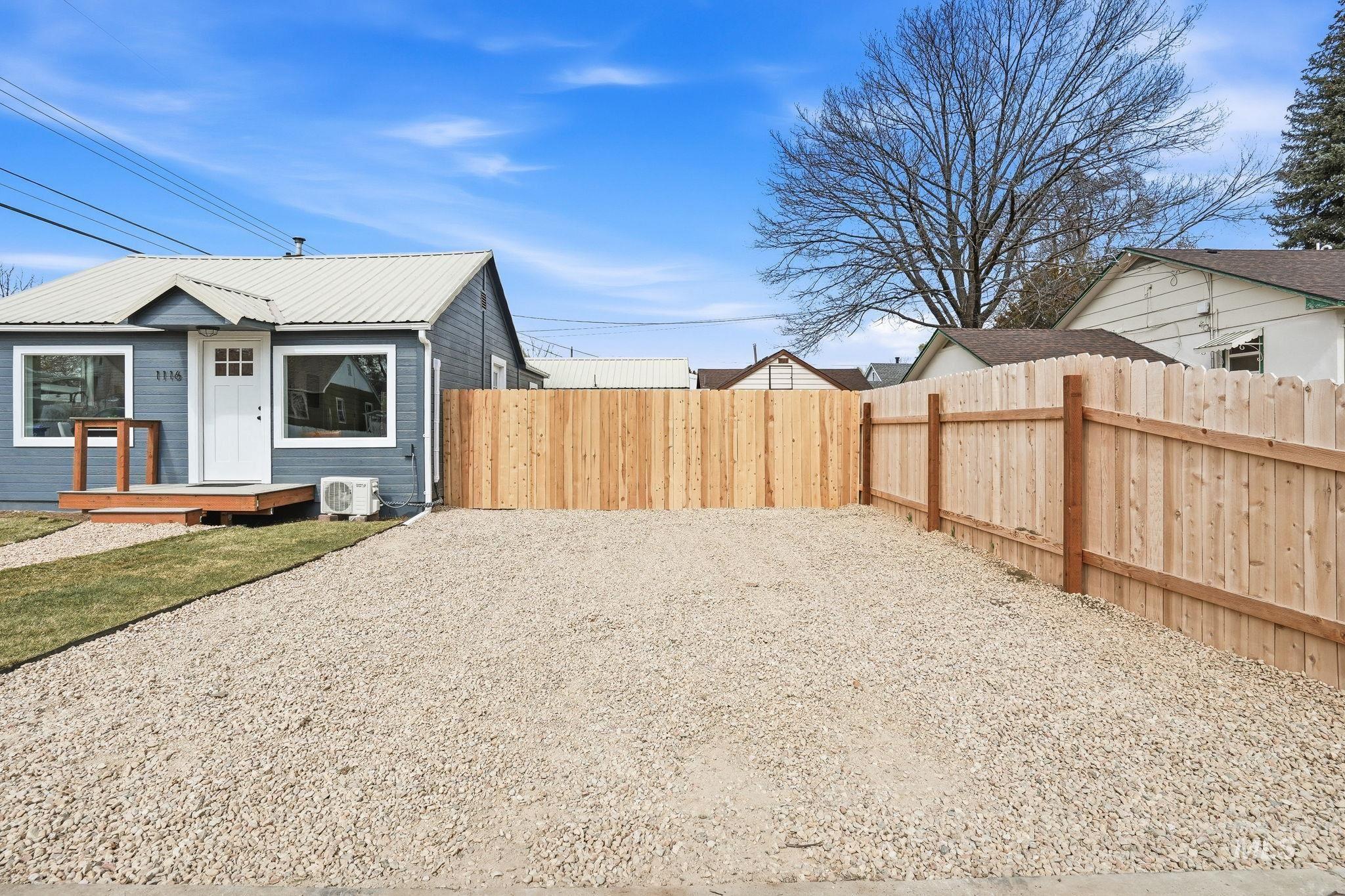 1116 E Washington Ave, Nampa, Idaho 83686, 2 Bedrooms, 1 Bathroom, Residential For Sale, Price $290,000,MLS 98979317