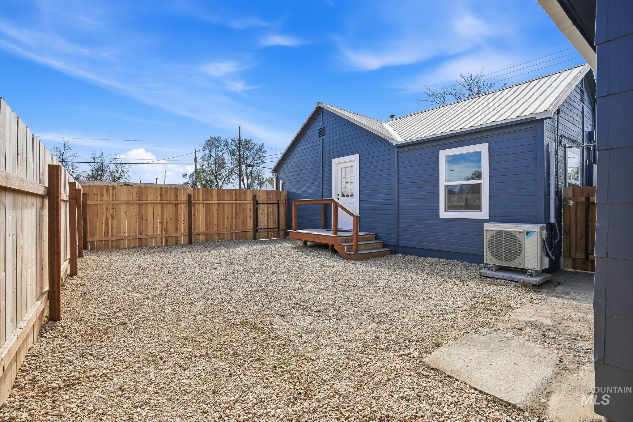 1116 E Washington Ave, Nampa, Idaho 83686, 2 Bedrooms, 1 Bathroom, Residential For Sale, Price $290,000,MLS 98979317