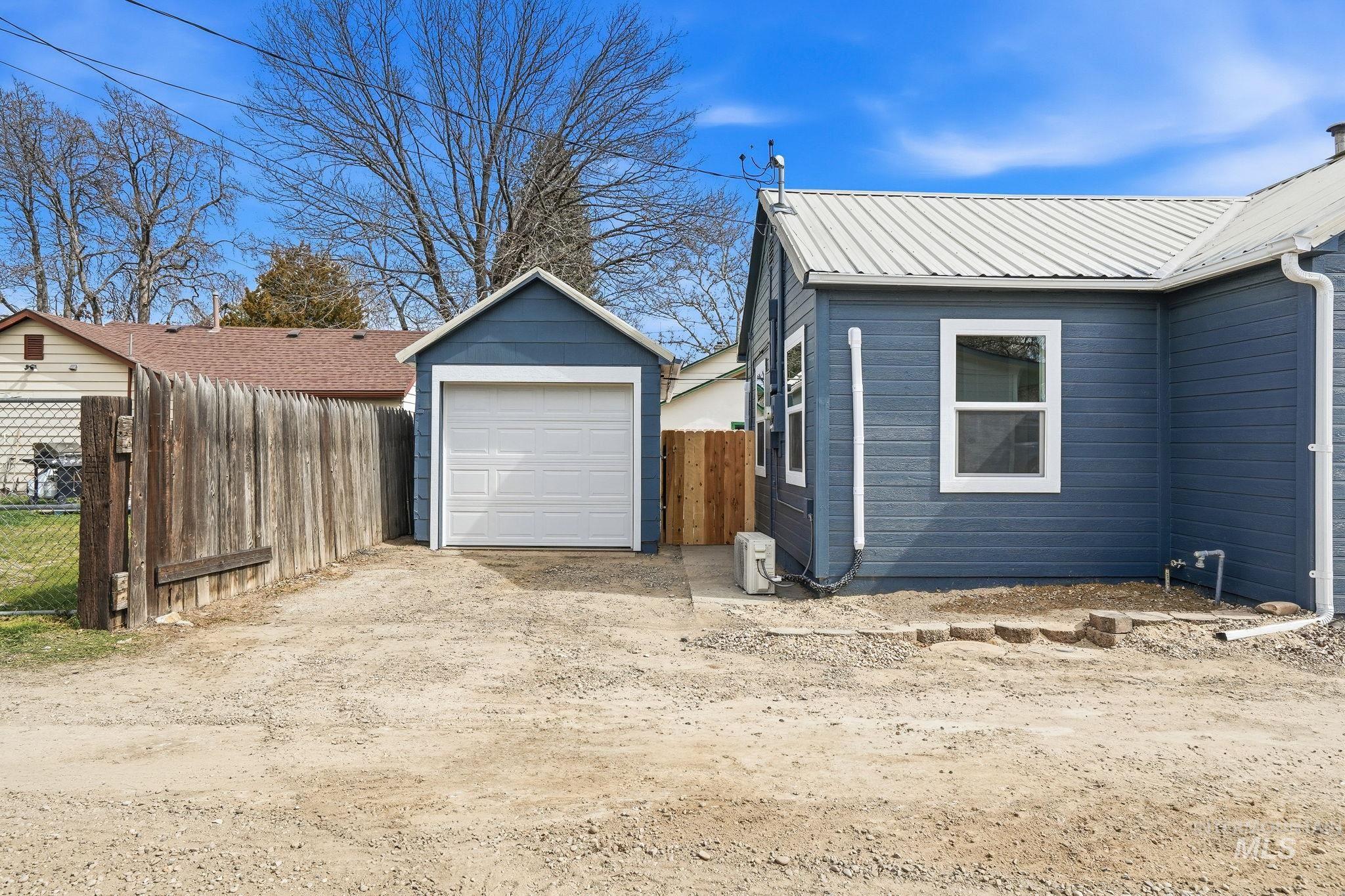 1116 E Washington Ave, Nampa, Idaho 83686, 2 Bedrooms, 1 Bathroom, Residential For Sale, Price $290,000,MLS 98979317