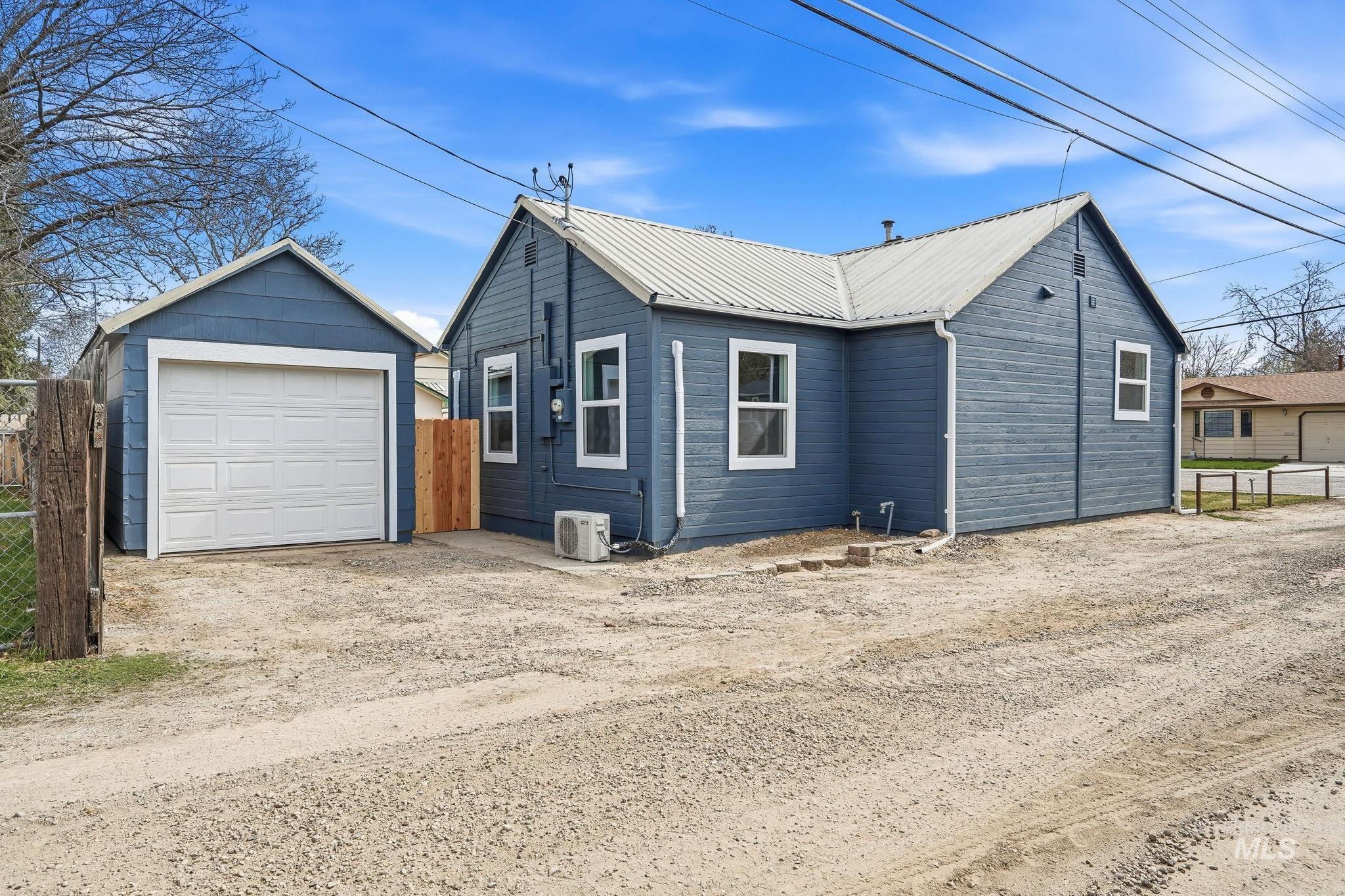 1116 E Washington Ave, Nampa, Idaho 83686, 2 Bedrooms, 1 Bathroom, Residential For Sale, Price $290,000,MLS 98979317