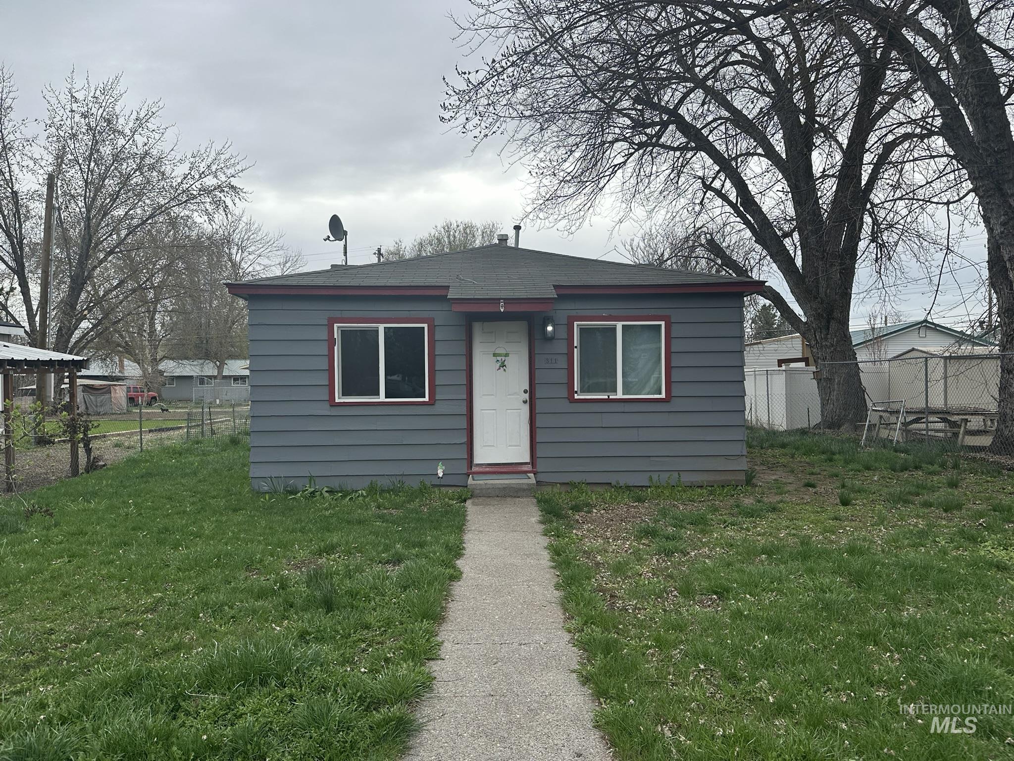 811 E Liberty, Weiser, Idaho 83672, 2 Bedrooms, 1 Bathroom, Residential For Sale, Price $230,000,MLS 98979319