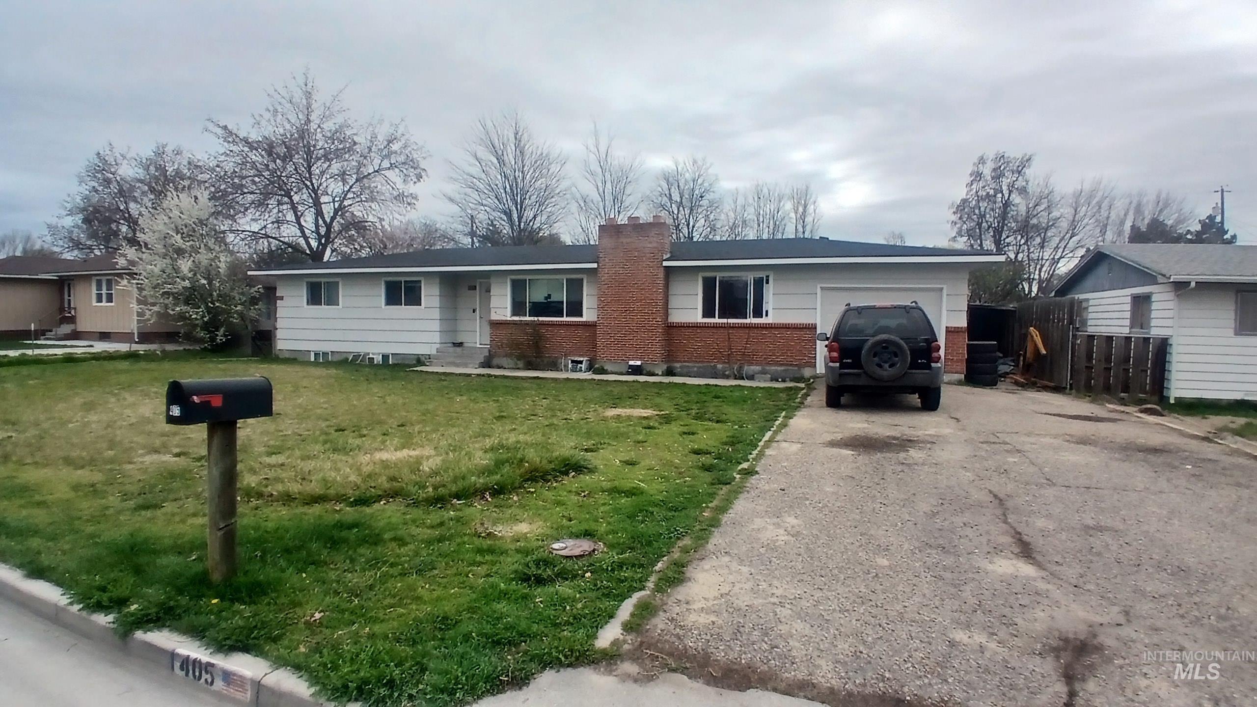 403 - 405 W Hazel St, Caldwell, Idaho 83605-4723, 3 Bedrooms, 1.5 Bathrooms, Residential Income For Sale, Price $440,000,MLS 98979321