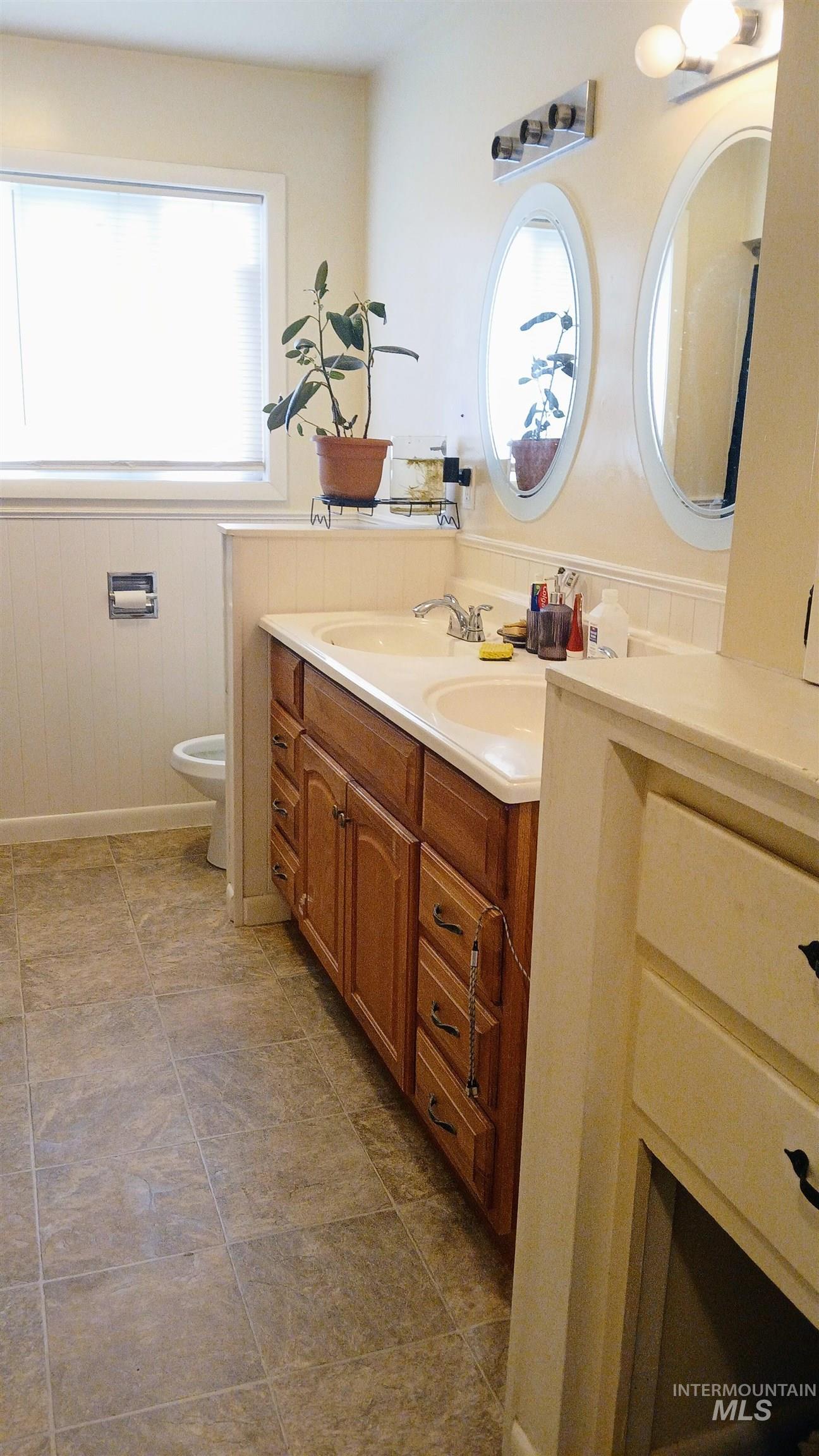 403 - 405 W Hazel St, Caldwell, Idaho 83605-4723, 3 Bedrooms, 1.5 Bathrooms, Residential Income For Sale, Price $440,000,MLS 98979321