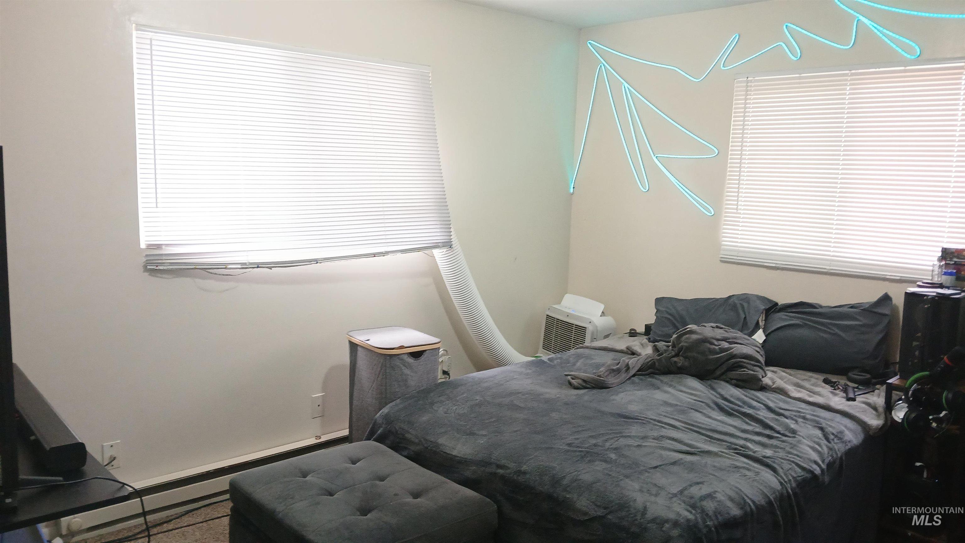 403 - 405 W Hazel St, Caldwell, Idaho 83605-4723, 3 Bedrooms, 1.5 Bathrooms, Residential Income For Sale, Price $440,000,MLS 98979321