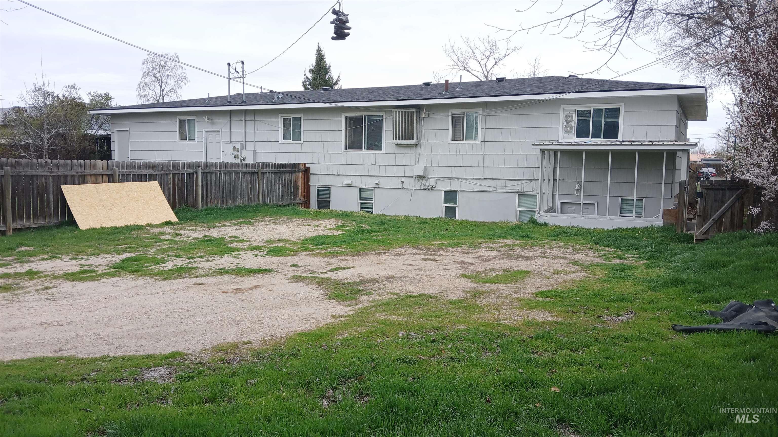 403 - 405 W Hazel St, Caldwell, Idaho 83605-4723, 3 Bedrooms, 1.5 Bathrooms, Residential Income For Sale, Price $440,000,MLS 98979321