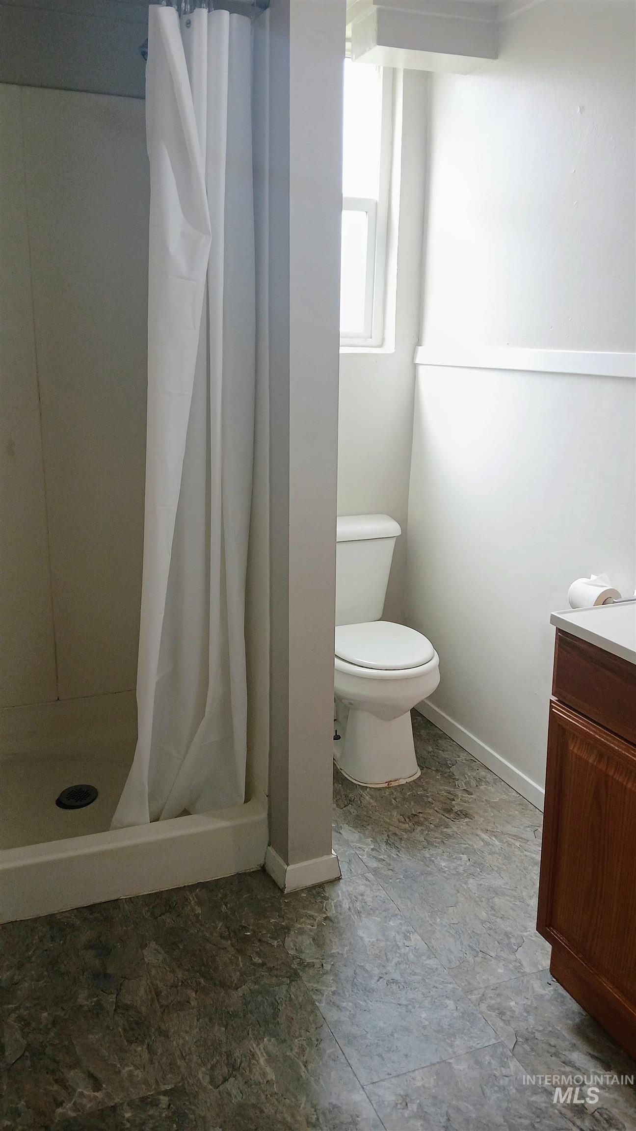 403 - 405 W Hazel St, Caldwell, Idaho 83605-4723, 3 Bedrooms, 1.5 Bathrooms, Residential Income For Sale, Price $440,000,MLS 98979321