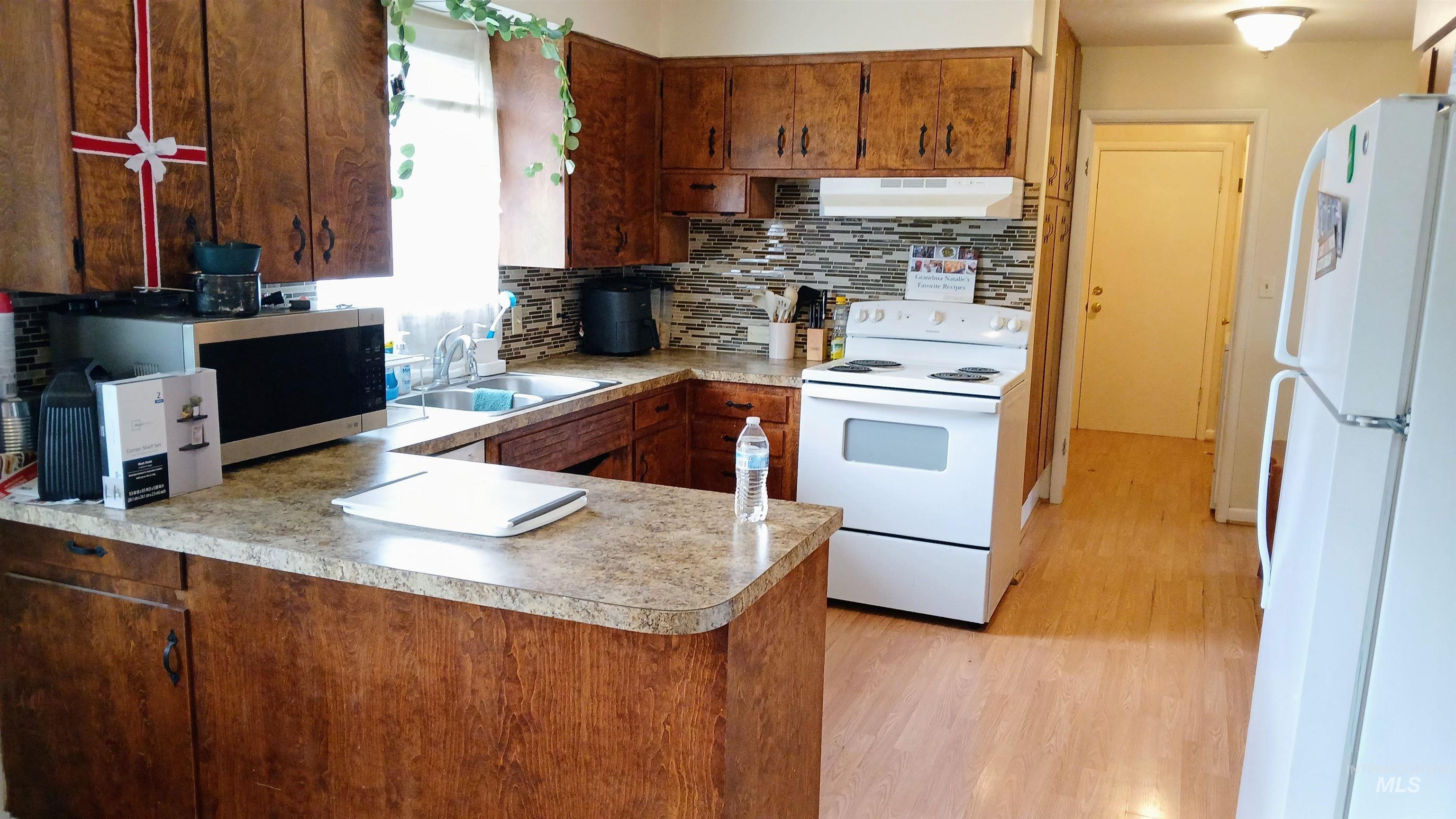 403 - 405 W Hazel St, Caldwell, Idaho 83605-4723, 3 Bedrooms, 1.5 Bathrooms, Residential Income For Sale, Price $440,000,MLS 98979321