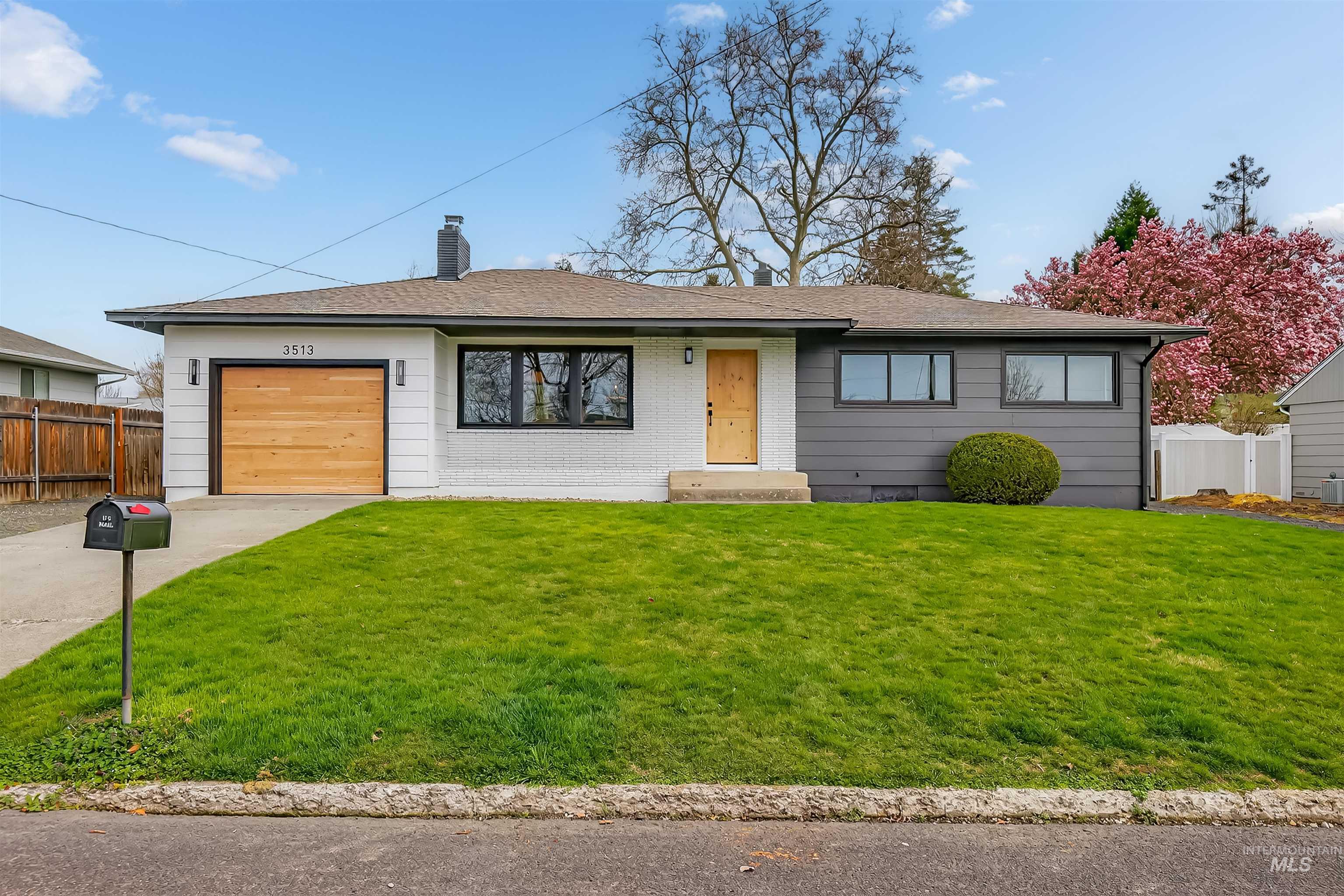 3513 8th Street C, Lewiston, Idaho 83501, 3 Bedrooms, 1.5 Bathrooms, Residential For Sale, Price $485,000,MLS 98979323