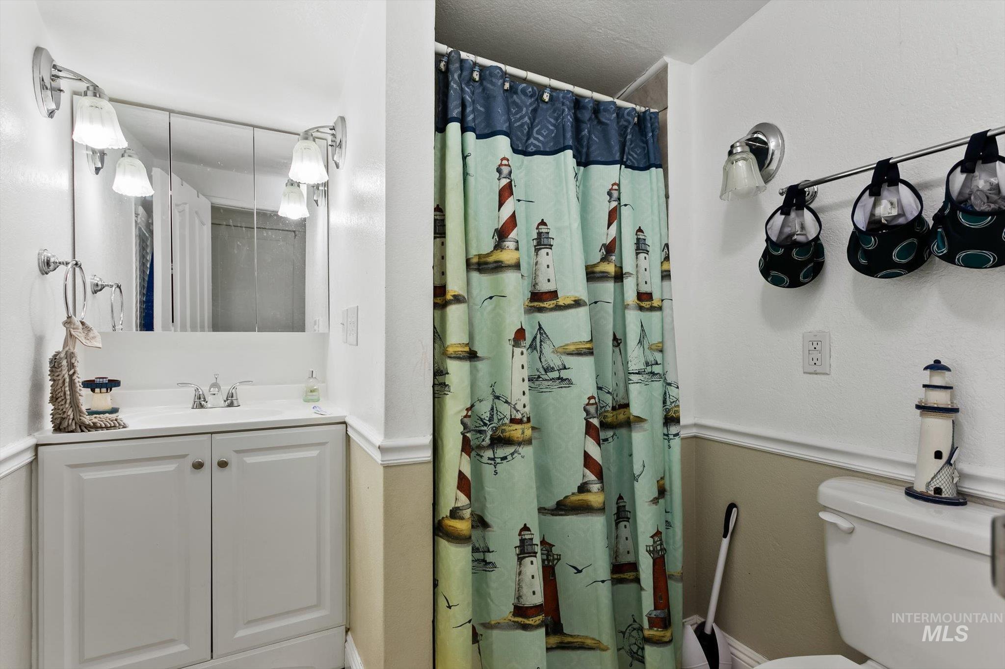 219 24th Ave S., Nampa, Idaho 83651, 4 Bedrooms, 2.5 Bathrooms, Residential Income For Sale, Price $575,000, 98979325