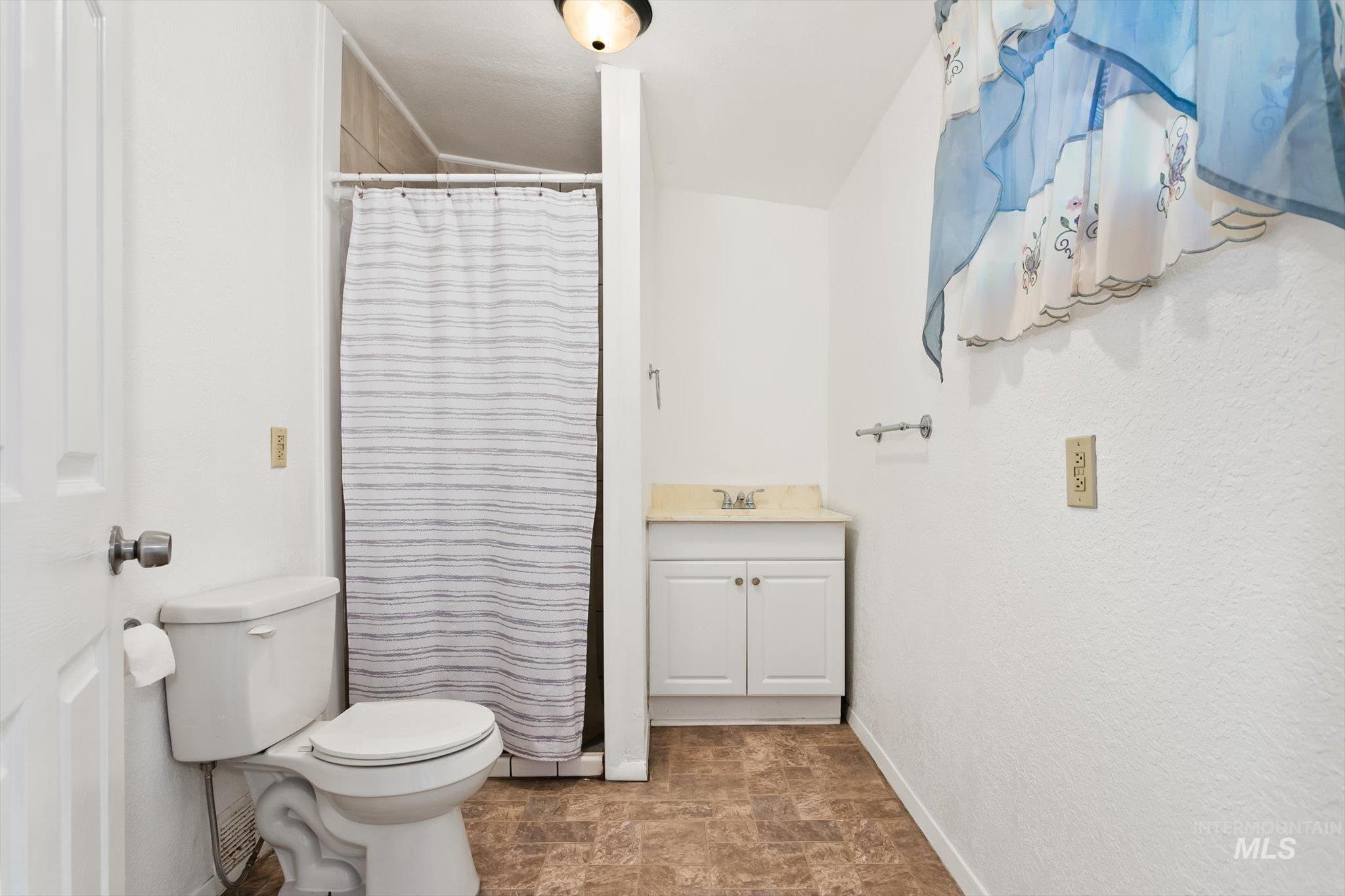 219 24th Ave S., Nampa, Idaho 83651, 4 Bedrooms, 2.5 Bathrooms, Residential Income For Sale, Price $575,000, 98979325