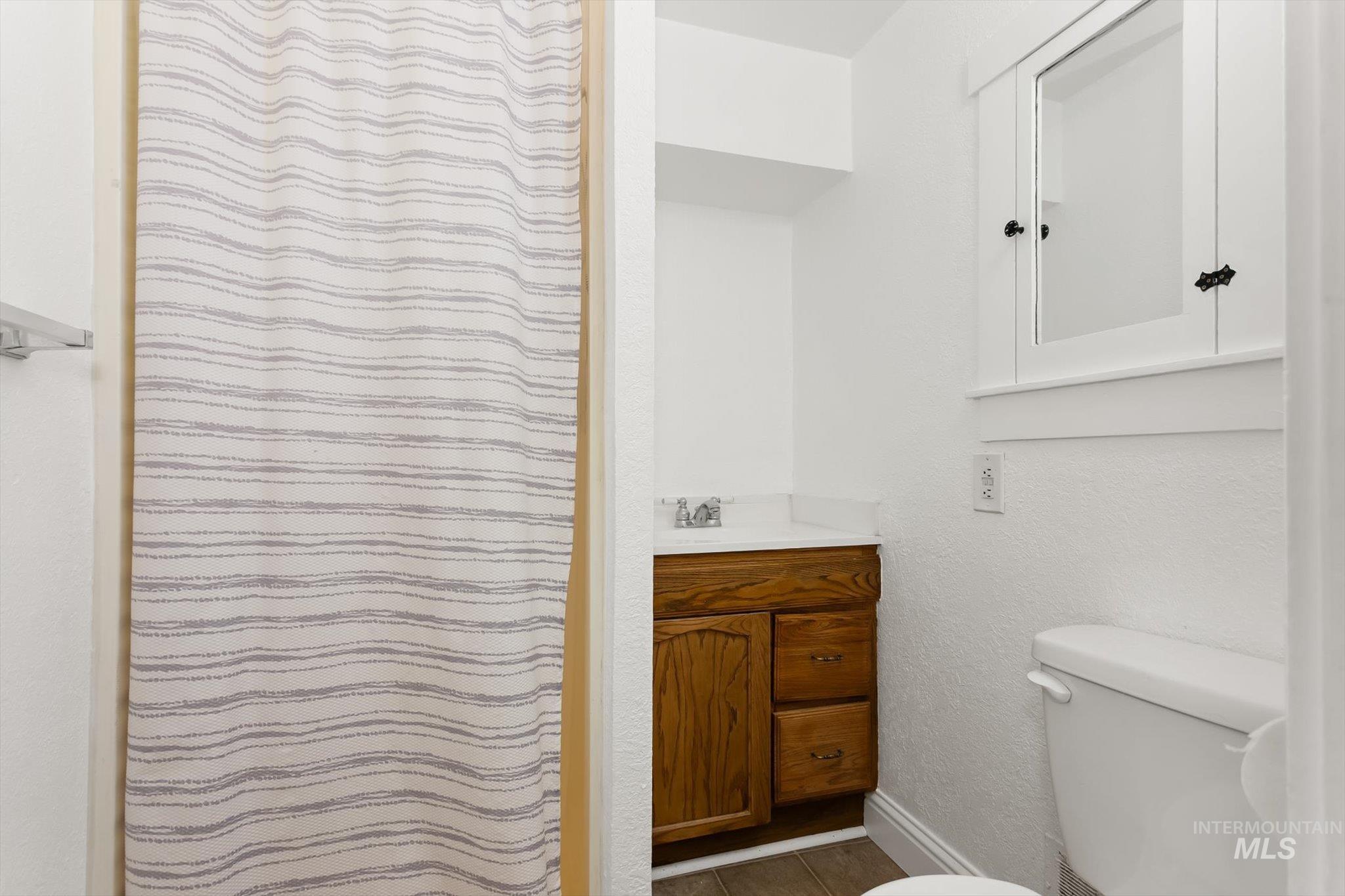 219 24th Ave S., Nampa, Idaho 83651, 4 Bedrooms, 2.5 Bathrooms, Residential Income For Sale, Price $575,000, 98979325