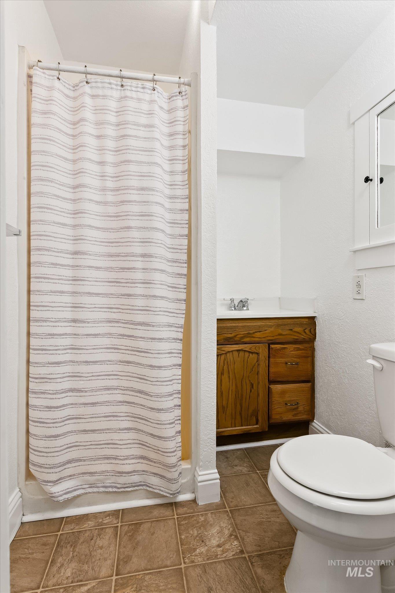 219 24th Ave S., Nampa, Idaho 83651, 4 Bedrooms, 2.5 Bathrooms, Residential Income For Sale, Price $575,000, 98979325