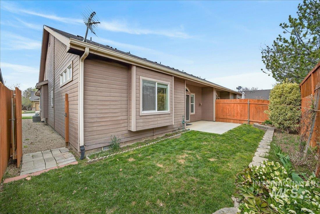 3298 N Aster Ave, Boise, Idaho 83704, 2 Bedrooms, 2 Bathrooms, Residential For Sale, Price $368,900,MLS 98979327