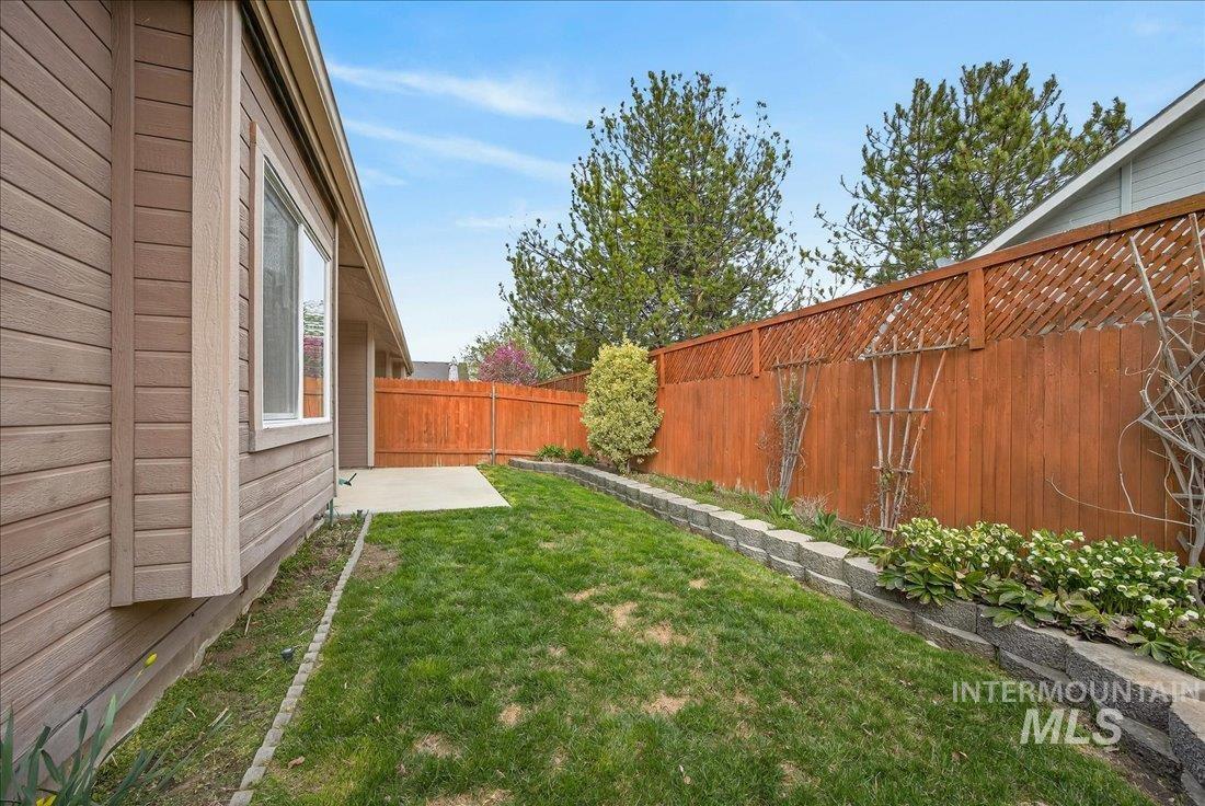 3298 N Aster Ave, Boise, Idaho 83704, 2 Bedrooms, 2 Bathrooms, Residential For Sale, Price $368,900,MLS 98979327