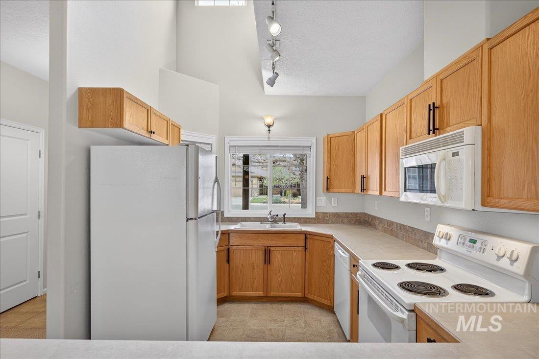 3298 N Aster Ave, Boise, Idaho 83704, 2 Bedrooms, 2 Bathrooms, Residential For Sale, Price $368,900,MLS 98979327