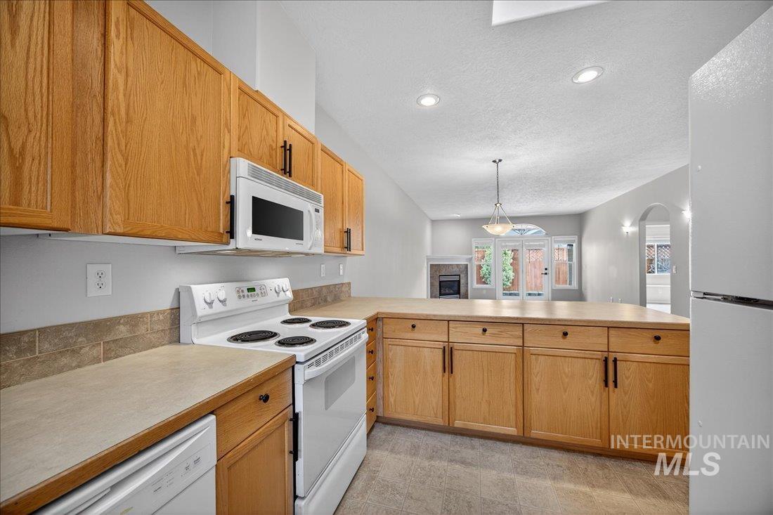 3298 N Aster Ave, Boise, Idaho 83704, 2 Bedrooms, 2 Bathrooms, Residential For Sale, Price $368,900,MLS 98979327