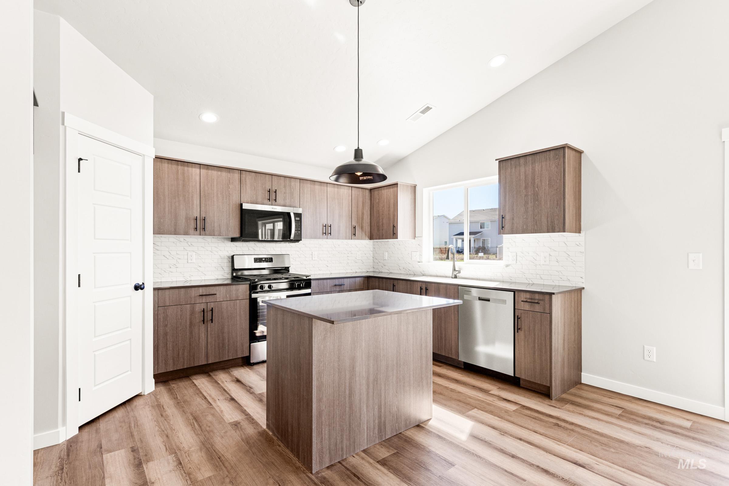 6771 W Redwood Creek Dr, Meridian, Idaho 83646, 4 Bedrooms, 2 Bathrooms, Residential For Sale, Price $508,990,MLS 98979331