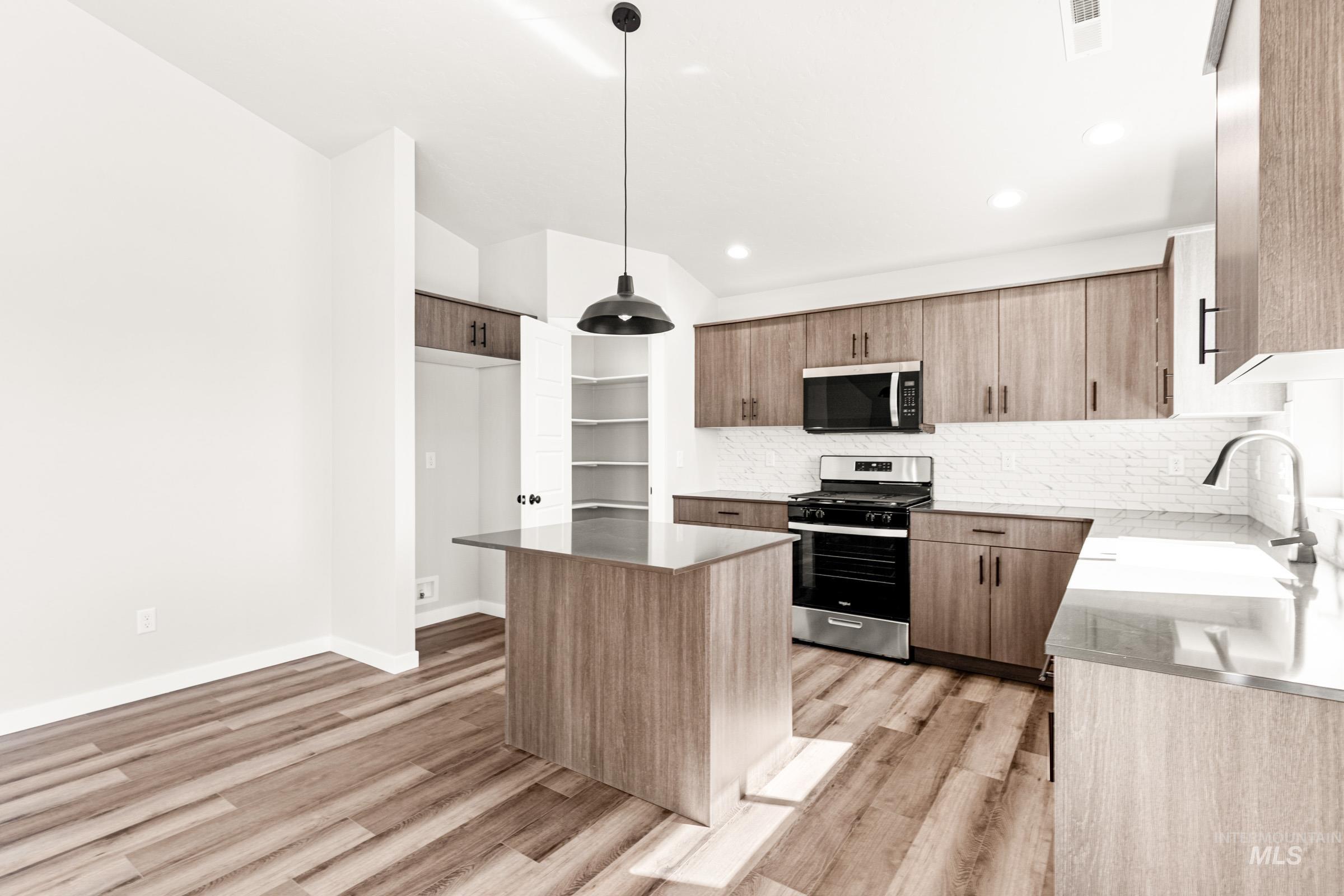 6771 W Redwood Creek Dr, Meridian, Idaho 83646, 4 Bedrooms, 2 Bathrooms, Residential For Sale, Price $508,990,MLS 98979331