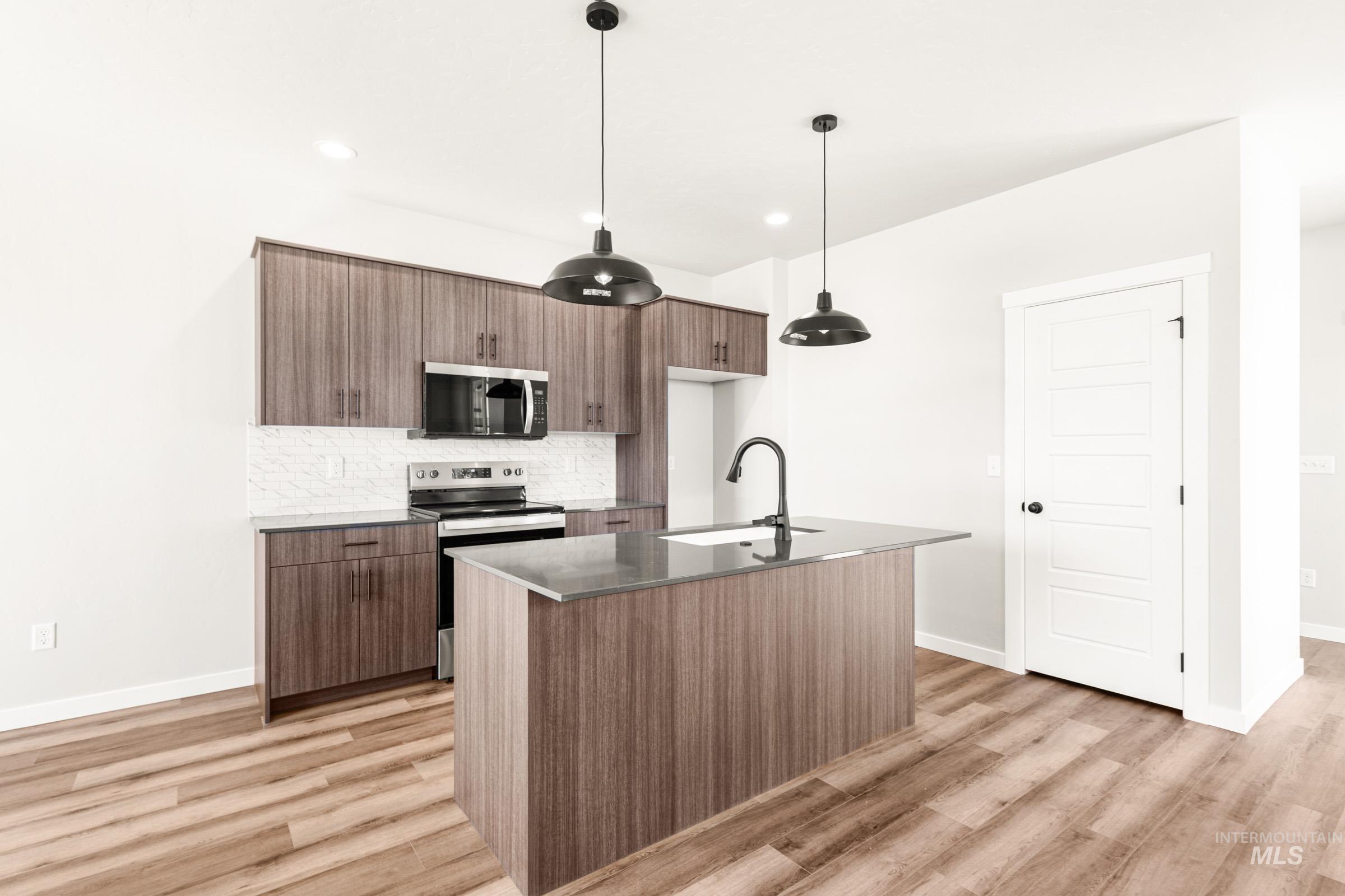 6658 W Redwood Creek Dr, Meridian, Idaho 83646, 3 Bedrooms, 2.5 Bathrooms, Residential For Sale, Price $444,990,MLS 98979333