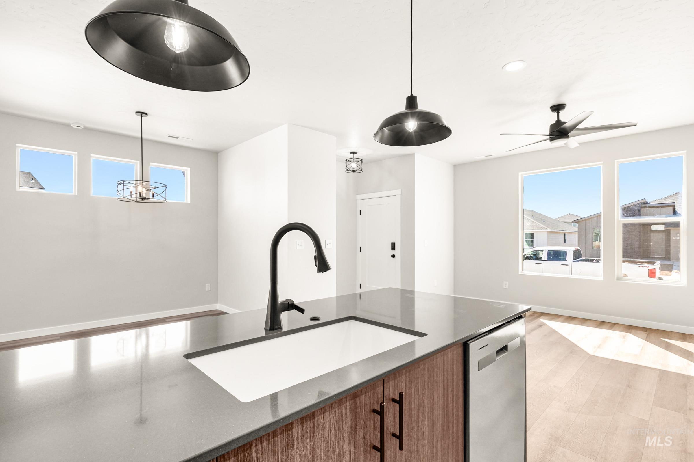 6658 W Redwood Creek Dr, Meridian, Idaho 83646, 3 Bedrooms, 2.5 Bathrooms, Residential For Sale, Price $444,990,MLS 98979333