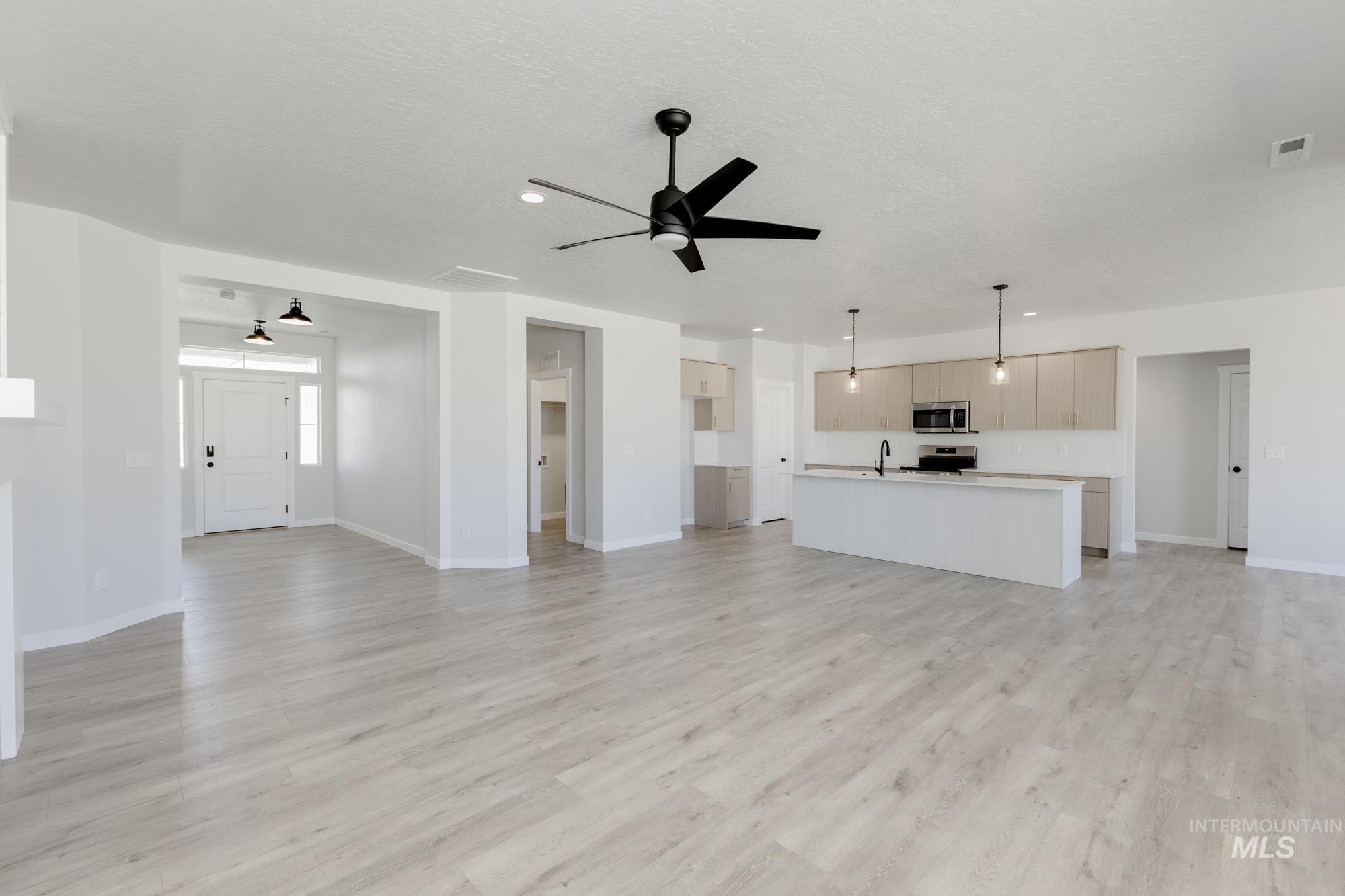 7059 E Amber Springs St, Nampa, Idaho 83687, 4 Bedrooms, 2 Bathrooms, Residential For Sale, Price $569,990,MLS 98979340