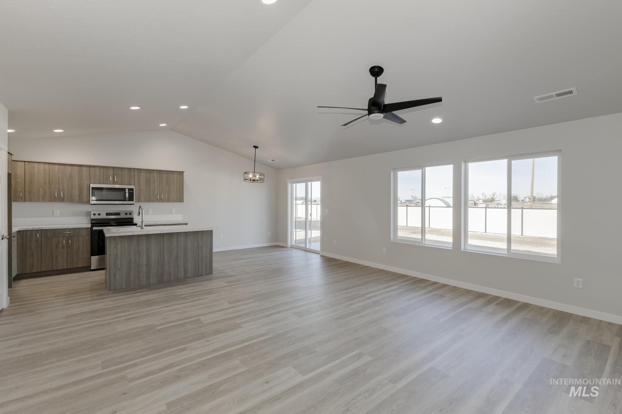 2931 W Animas Creek Dr, Kuna, Idaho 83634, 3 Bedrooms, 2 Bathrooms, Residential For Sale, Price $394,990,MLS 98979351