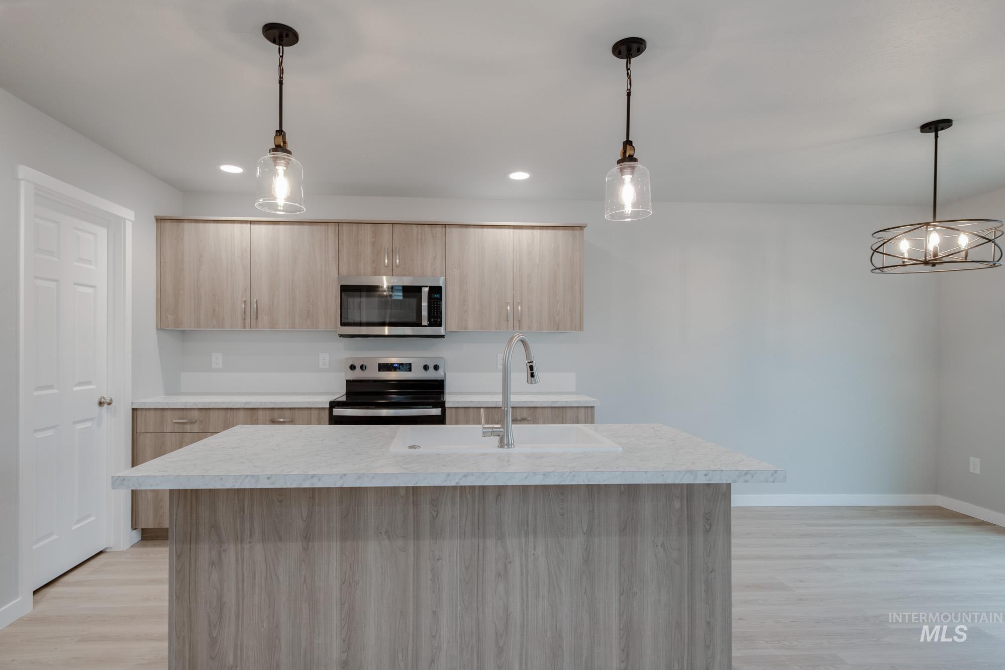 37 S Sweetgrass Ave, Nampa, Idaho 83651, 3 Bedrooms, 2.5 Bathrooms, Residential For Sale, Price $404,990,MLS 98979363