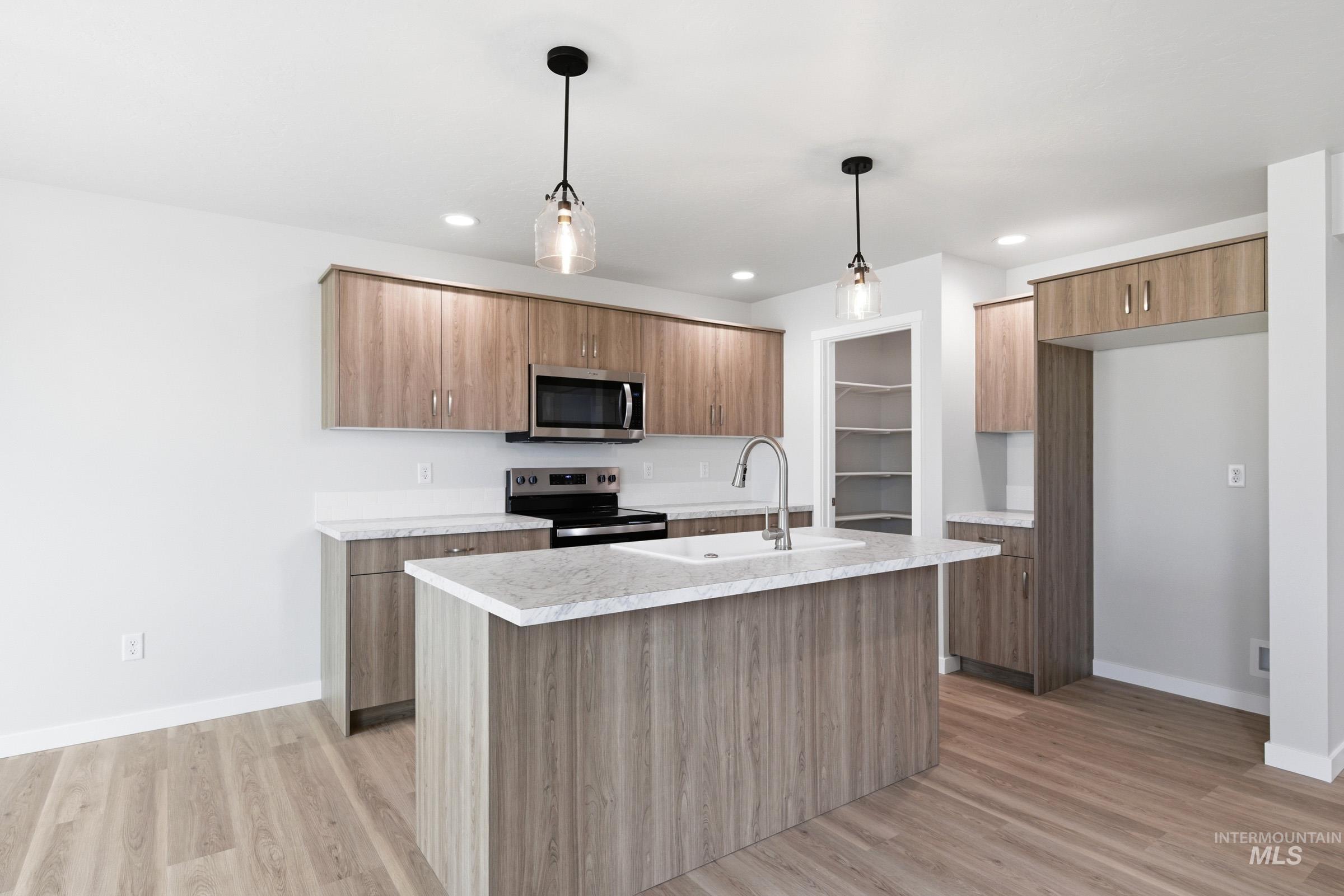 37 S Sweetgrass Ave, Nampa, Idaho 83651, 3 Bedrooms, 2.5 Bathrooms, Residential For Sale, Price $404,990, 98979363