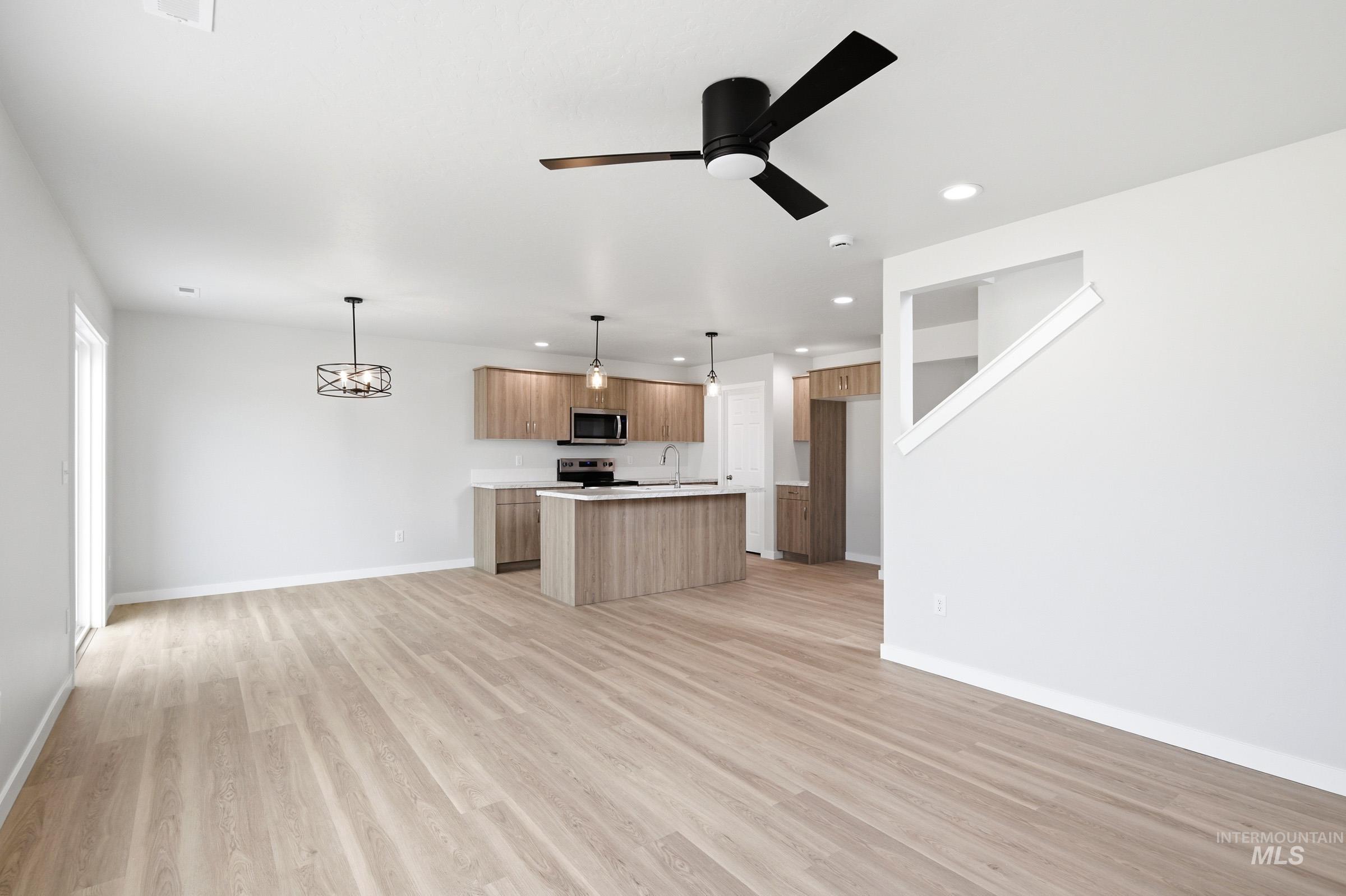 37 S Sweetgrass Ave, Nampa, Idaho 83651, 3 Bedrooms, 2.5 Bathrooms, Residential For Sale, Price $404,990, 98979363