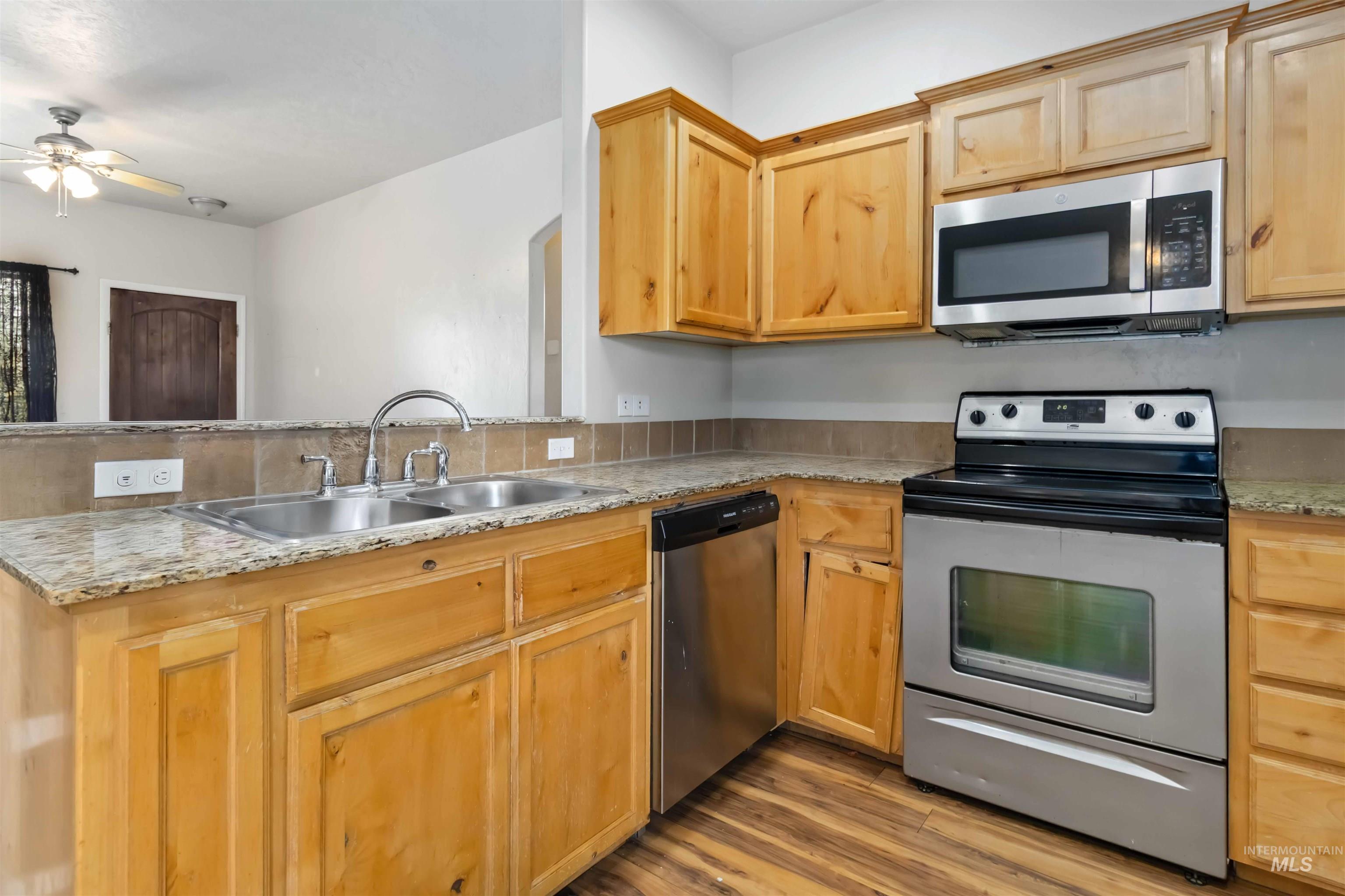 16053 Sunnyfield Ave, Caldwell, Idaho 83607-5369, 3 Bedrooms, 2 Bathrooms, Residential For Sale, Price $339,900,MLS 98979375