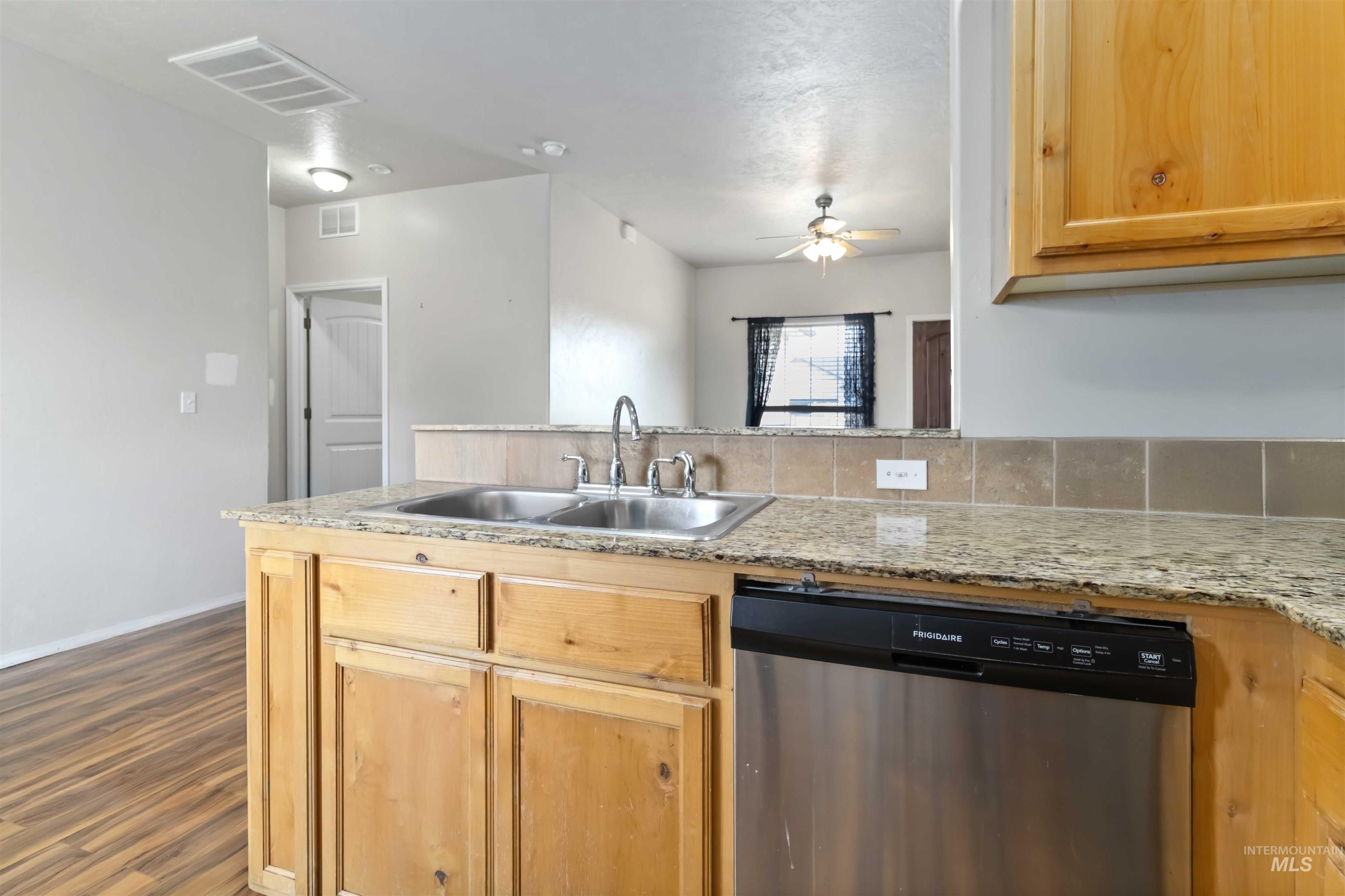 16053 Sunnyfield Ave, Caldwell, Idaho 83607-5369, 3 Bedrooms, 2 Bathrooms, Residential For Sale, Price $339,900,MLS 98979375