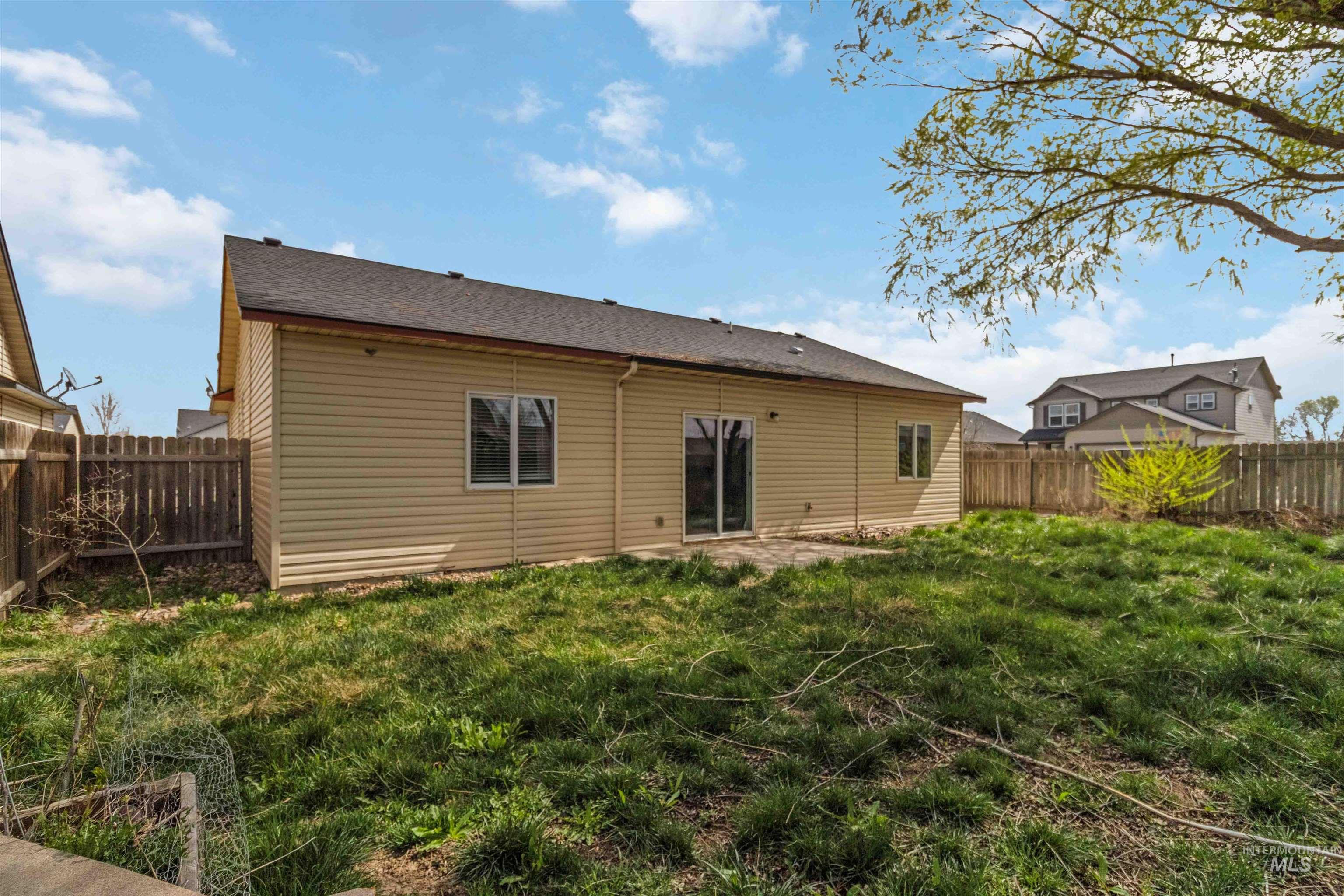 16053 Sunnyfield Ave, Caldwell, Idaho 83607-5369, 3 Bedrooms, 2 Bathrooms, Residential For Sale, Price $339,900,MLS 98979375