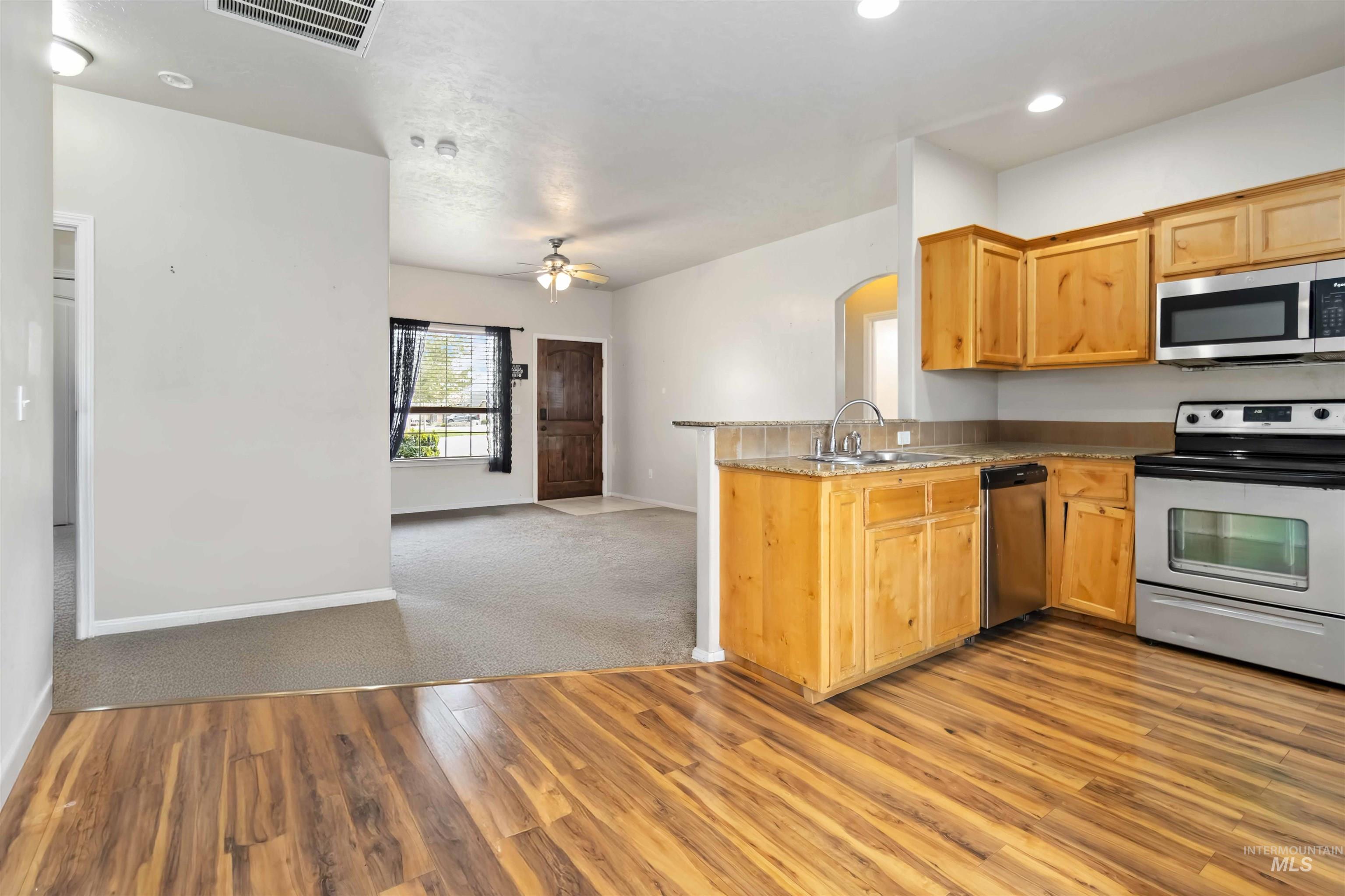 16053 Sunnyfield Ave, Caldwell, Idaho 83607-5369, 3 Bedrooms, 2 Bathrooms, Residential For Sale, Price $339,900,MLS 98979375