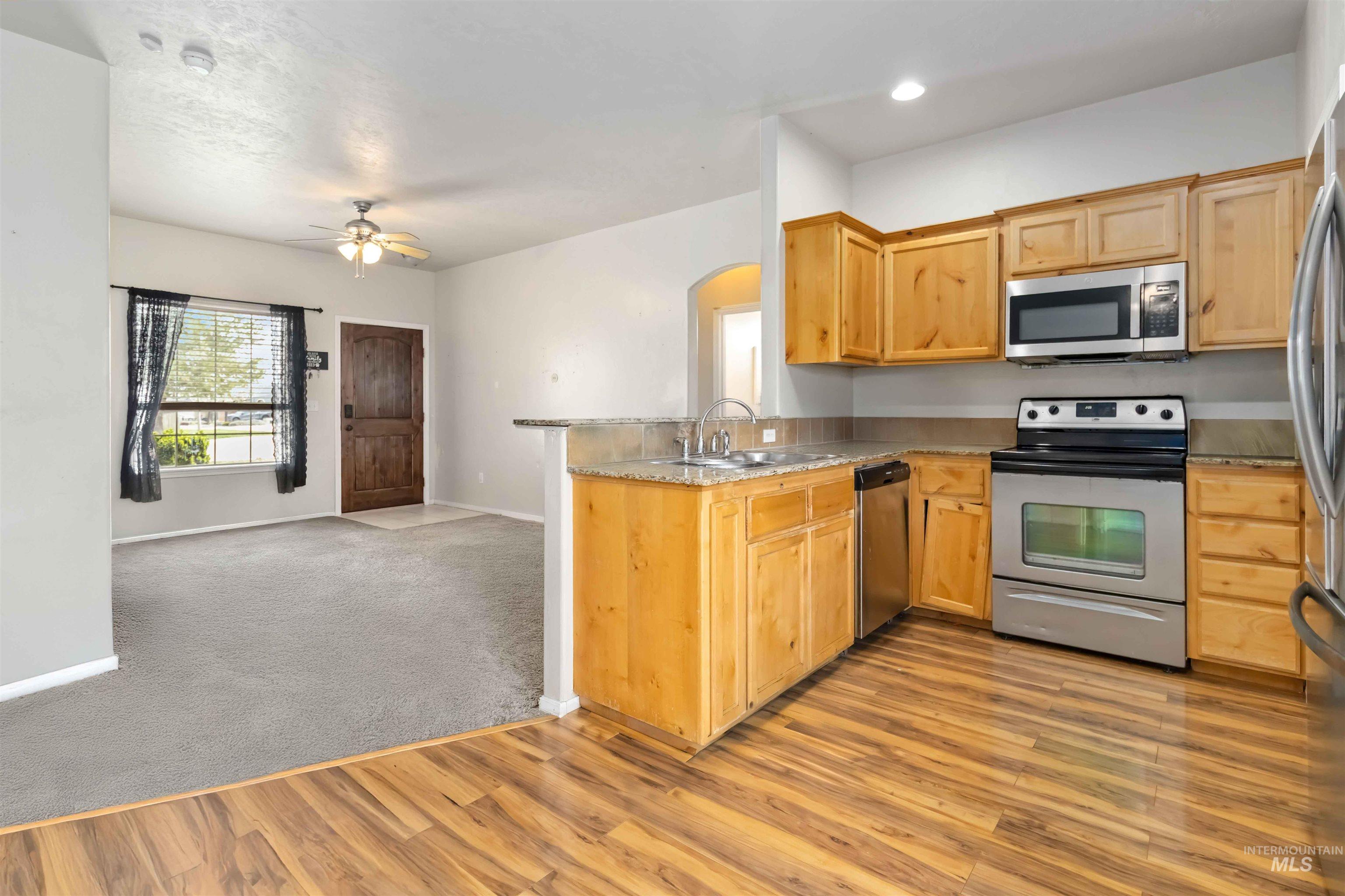 16053 Sunnyfield Ave, Caldwell, Idaho 83607-5369, 3 Bedrooms, 2 Bathrooms, Residential For Sale, Price $339,900,MLS 98979375