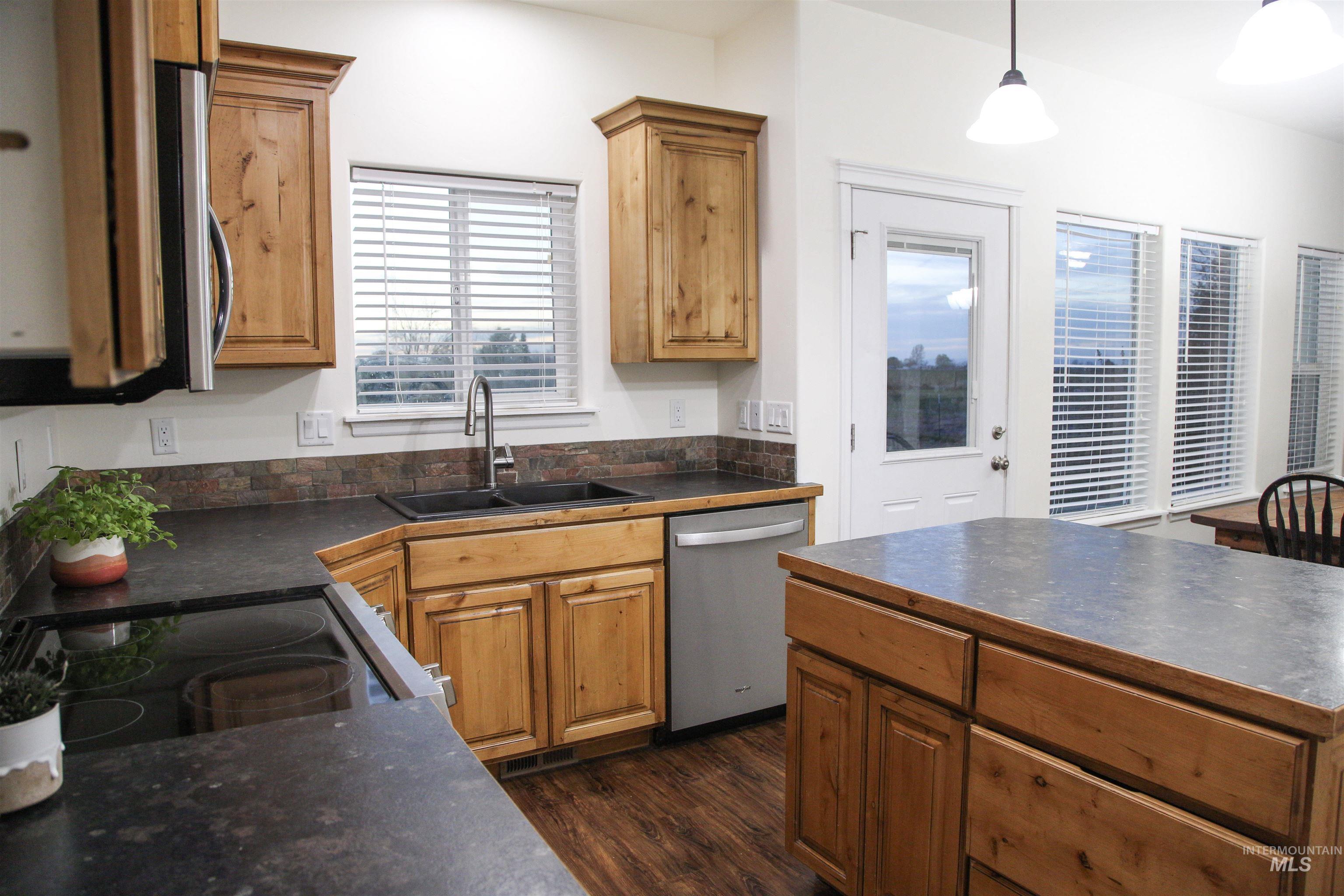 3813 N 2456 E, Filer, Idaho 83328, 4 Bedrooms, 2.5 Bathrooms, Residential For Sale, Price $545,000,MLS 98979379