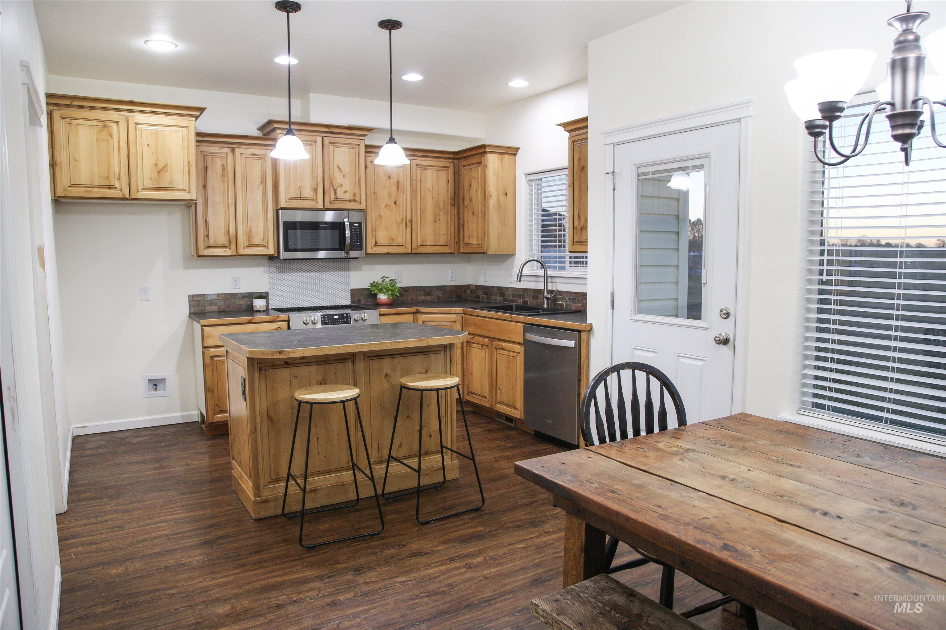 3813 N 2456 E, Filer, Idaho 83328, 4 Bedrooms, 2.5 Bathrooms, Residential For Sale, Price $545,000,MLS 98979379