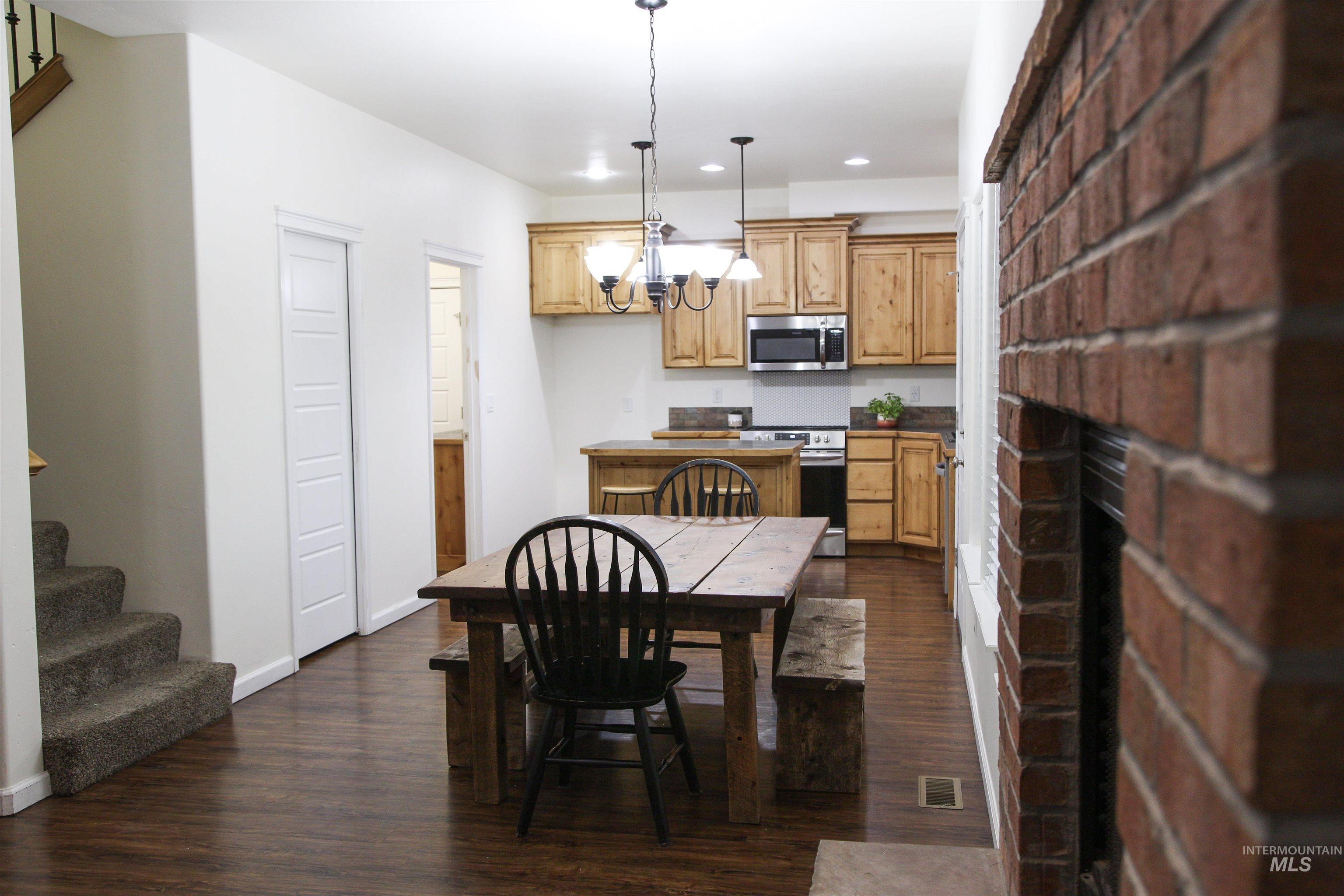 3813 N 2456 E, Filer, Idaho 83328, 4 Bedrooms, 2.5 Bathrooms, Residential For Sale, Price $545,000,MLS 98979379