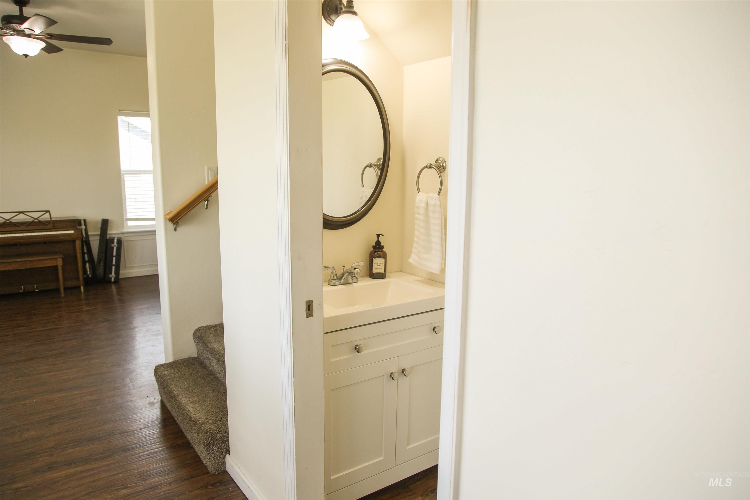 3813 N 2456 E, Filer, Idaho 83328, 4 Bedrooms, 2.5 Bathrooms, Residential For Sale, Price $545,000,MLS 98979379