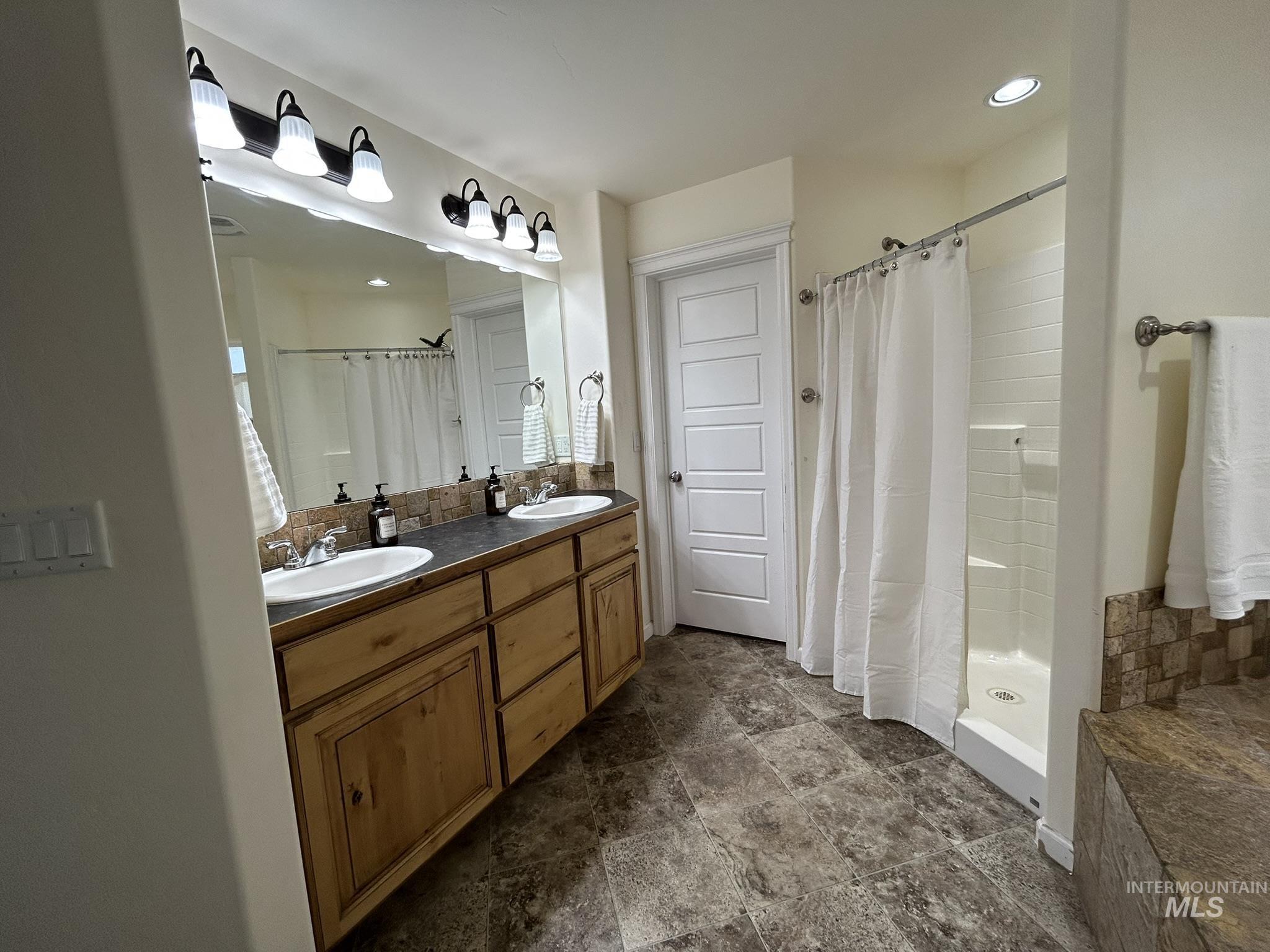 3813 N 2456 E, Filer, Idaho 83328, 4 Bedrooms, 2.5 Bathrooms, Residential For Sale, Price $545,000,MLS 98979379