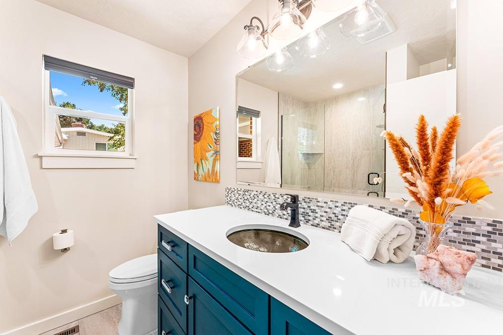 1204 W Highland View Dr, Boise, Idaho 83702, 3 Bedrooms, 2 Bathrooms, Residential For Sale, Price $767,500,MLS 98979385