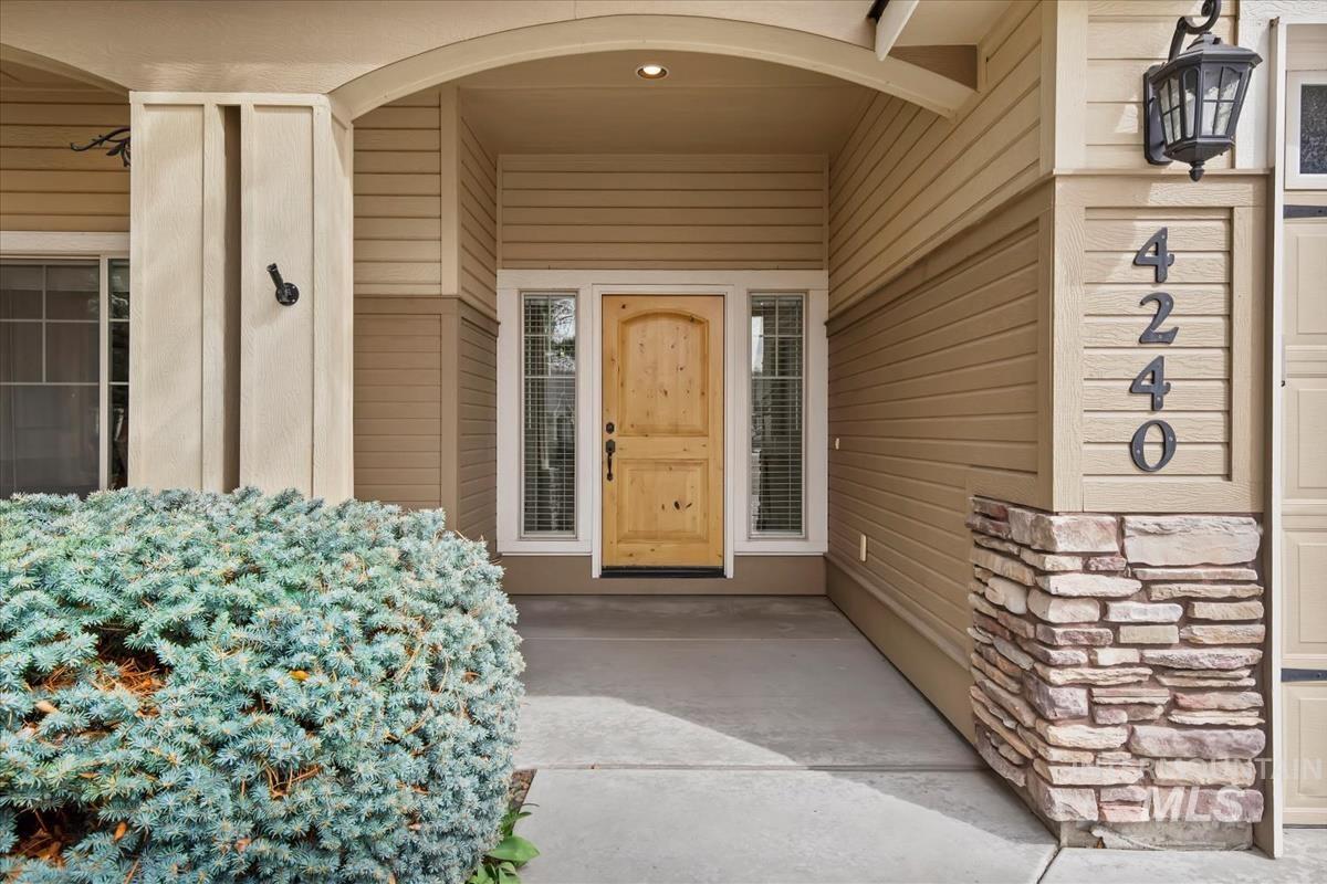 4240 N Buckstone Pl, Meridian, Idaho 83646, 3 Bedrooms, 2.5 Bathrooms, Residential For Sale, Price $659,900,MLS 98979386