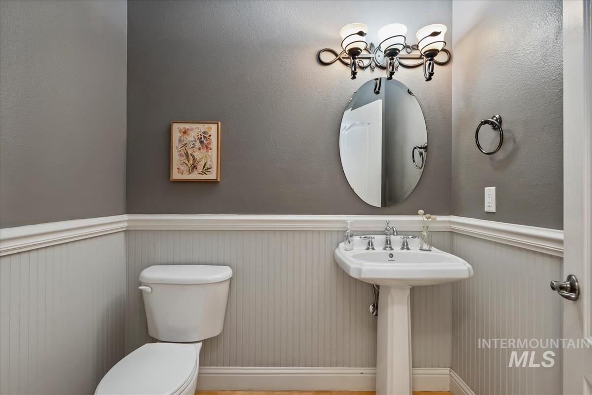 4240 N Buckstone Pl, Meridian, Idaho 83646, 3 Bedrooms, 2.5 Bathrooms, Residential For Sale, Price $659,900,MLS 98979386