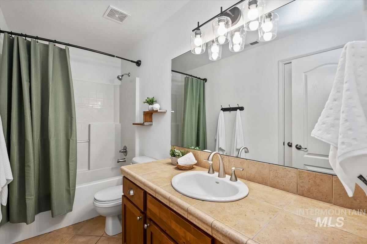 4240 N Buckstone Pl, Meridian, Idaho 83646, 3 Bedrooms, 2.5 Bathrooms, Residential For Sale, Price $659,900,MLS 98979386