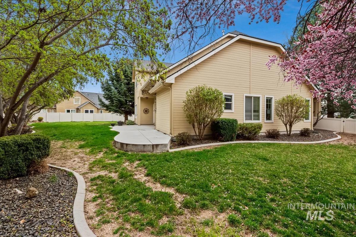 4240 N Buckstone Pl, Meridian, Idaho 83646, 3 Bedrooms, 2.5 Bathrooms, Residential For Sale, Price $659,900,MLS 98979386