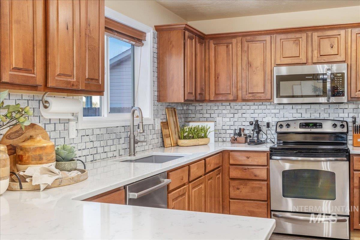 208 E Kaibab Trail St., Meridian, Idaho 83646, 3 Bedrooms, 2.5 Bathrooms, Residential For Sale, Price $514,000,MLS 98979392