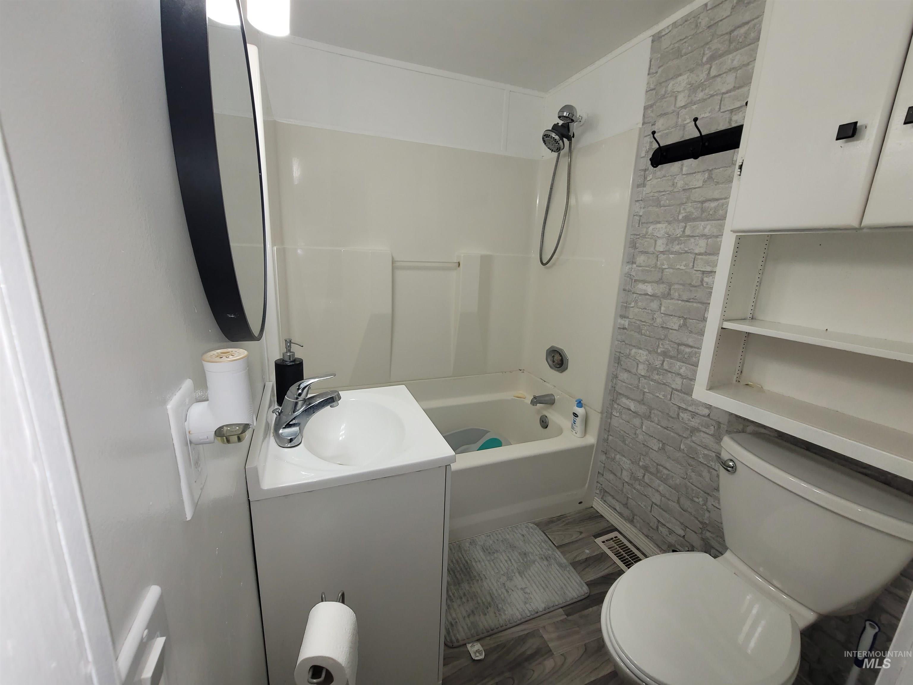 3015 Clemans Rd., Clarkston, Washington 99403, 3 Bedrooms, 1 Bathroom, Residential For Sale, Price $399,900,MLS 98979394