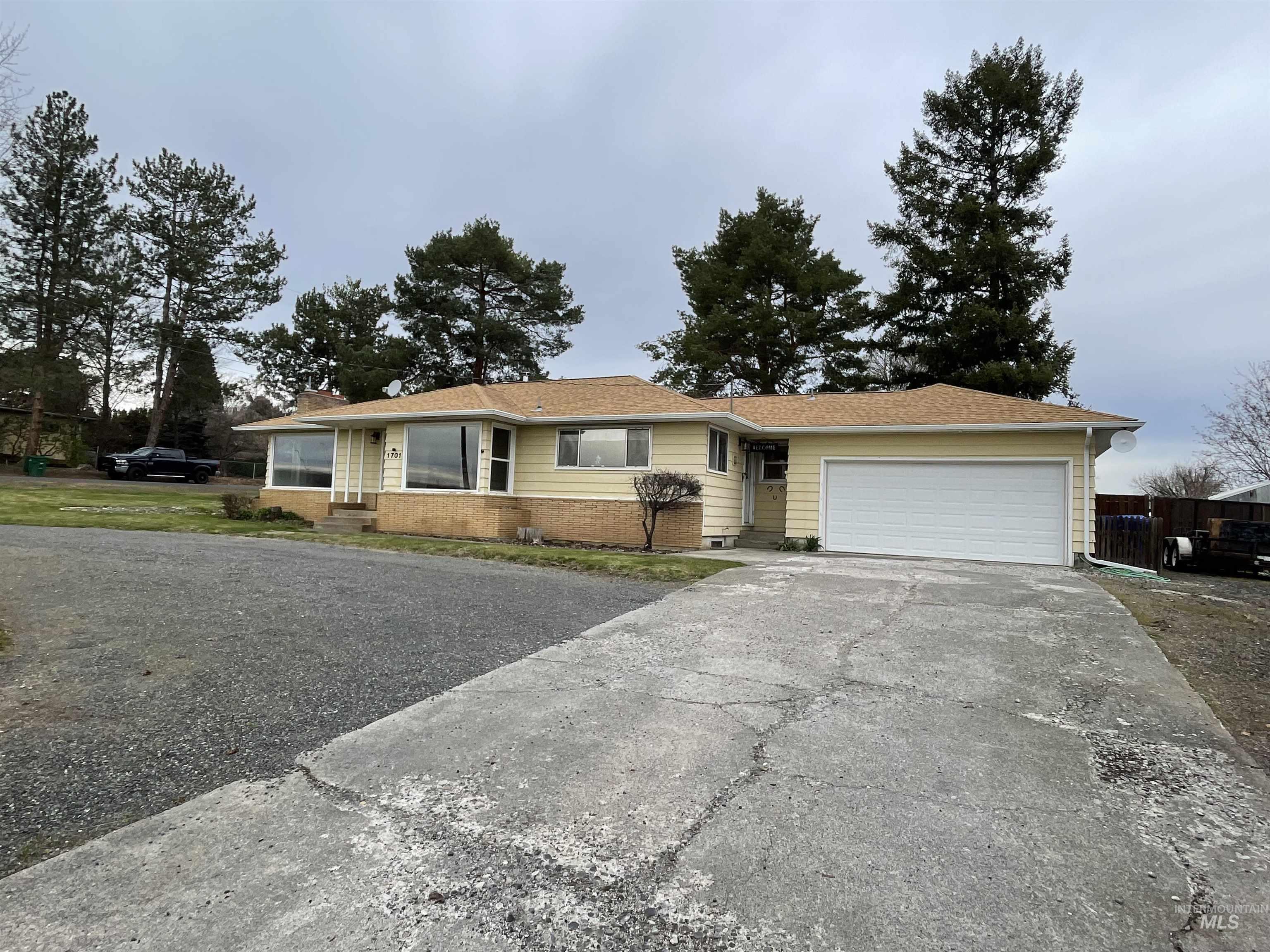 1701 Richardson Ave, Lewiston, Idaho 83501, 4 Bedrooms, 2 Bathrooms, Residential For Sale, Price $457,000,MLS 98979395
